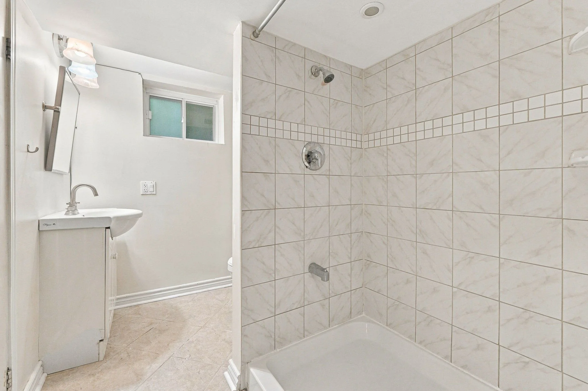 28. 38-web-or-mls-DSC07113.jpg