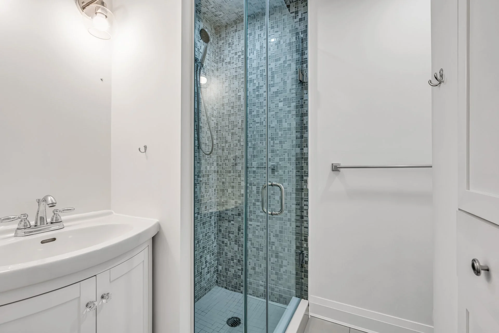 27_001_Master Ensuite.jpg