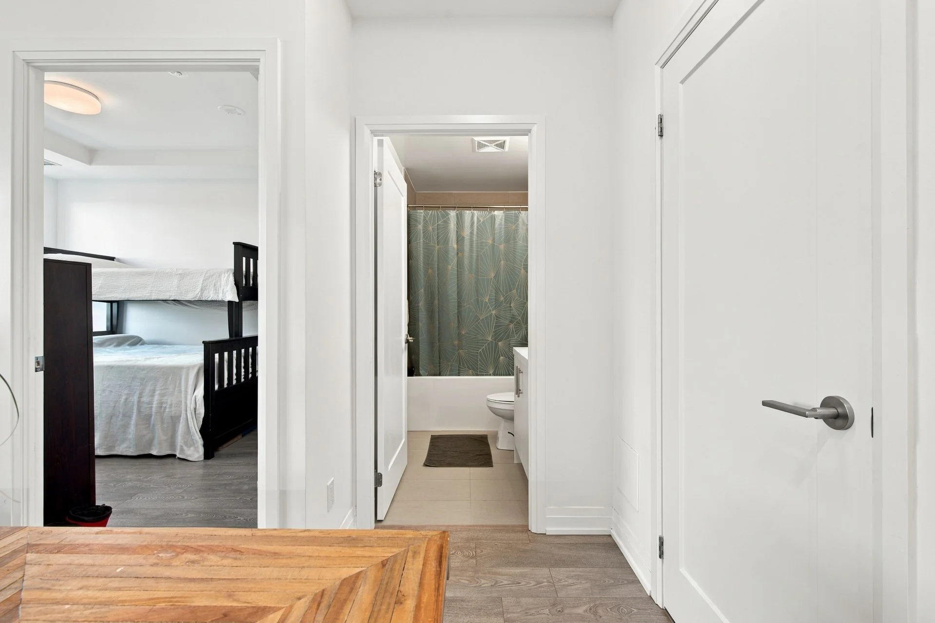 20. 44_001_Bathroom.jpg