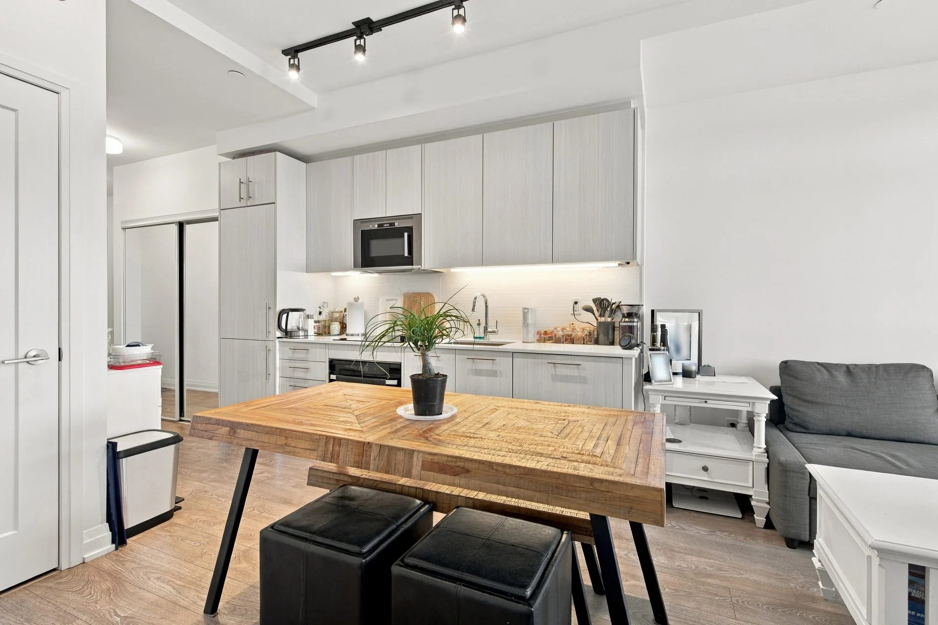 15. 12_002_Dining Room.jpg