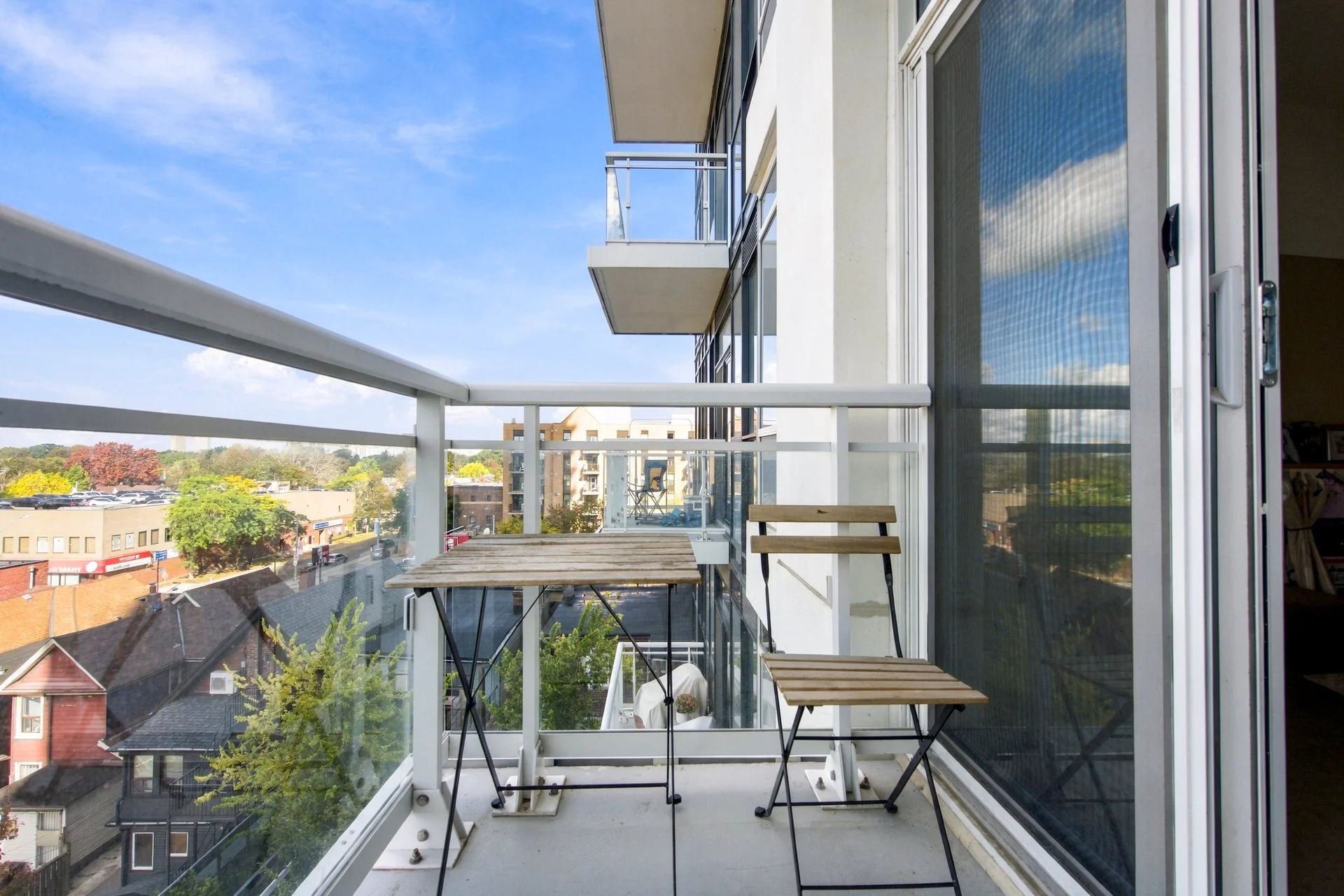 26. 47_003_Balcony.jpg