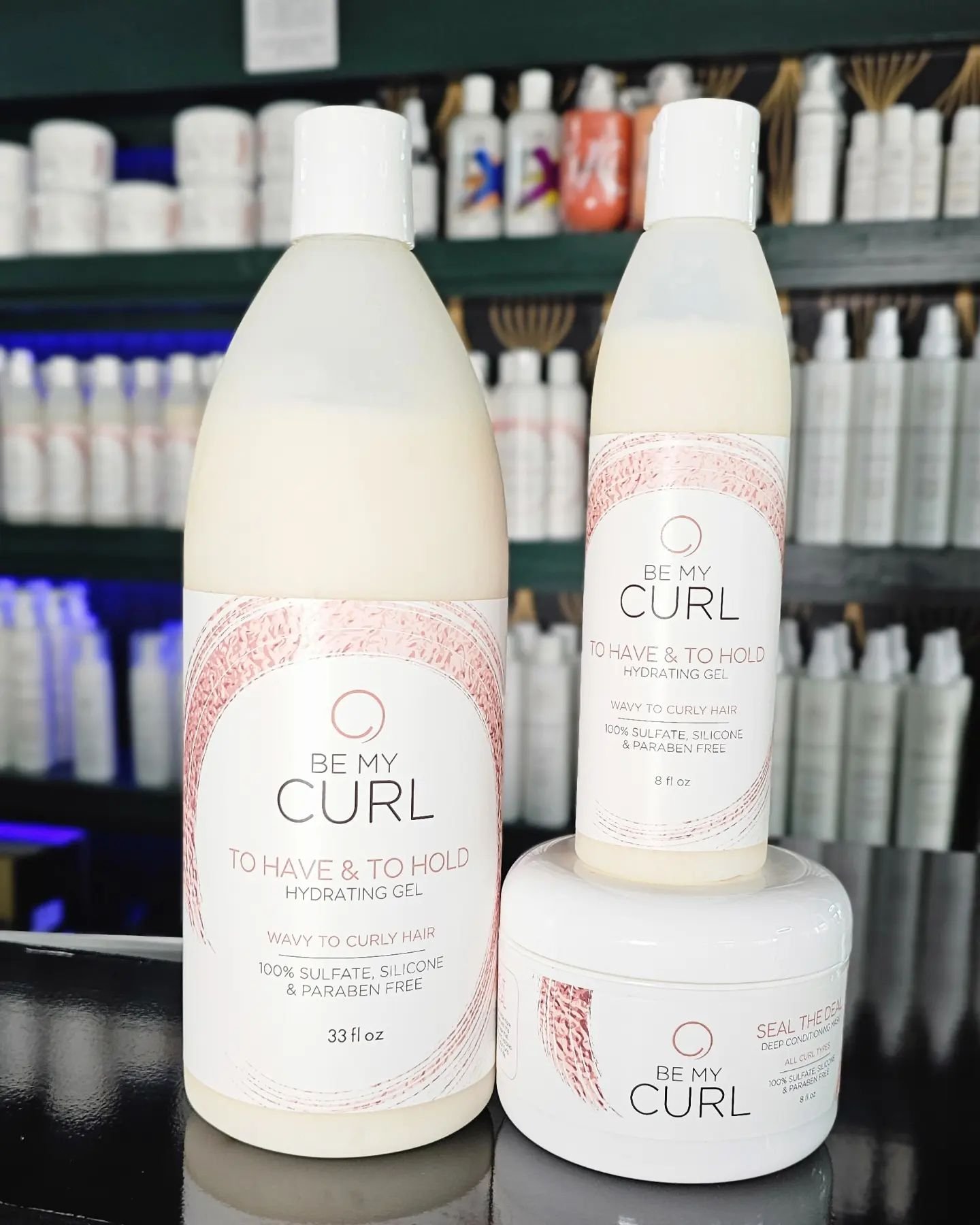 What products are best for taking care of your beautiful curls?

Firstly, when choosing products for curly hair care, you need to consider their texture. Curly hair is usually dry and porous, so it needs moisturizing and nourishment. Avoid products c