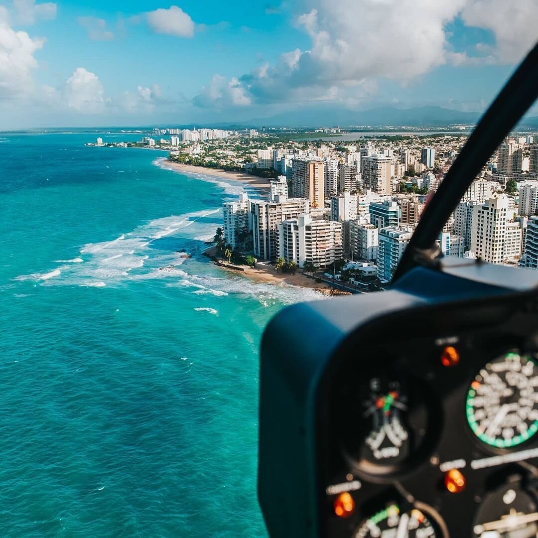 Vistas que merecen ser compartidas...&iquest;En quien pensaste cuando viste estas fotos? 💭❤️ 

A&uacute;n est&aacute;s a tiempo de aprovechar las ofertas del mes Hay amor en #puertoricohelitours v&aacute;lido hasta el 28 de febrero.😎🚁 Llamando al 