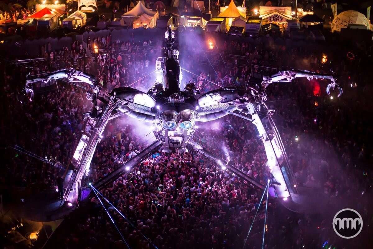 Another sky high shot of the monstrous @arcadia Spider stage from 50ft up in the air, at @boomtownfairofficial 2013.
Yea again a knee shaking experience for me on a cherry picker at full extension.
.
.
.
.
.
.
.
.
.
.
#arcadia #arcadiaspectacular #bo