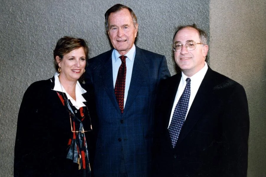 Daniel Kurtzer - 1998.DK,SK with GHW Bush small.jpg