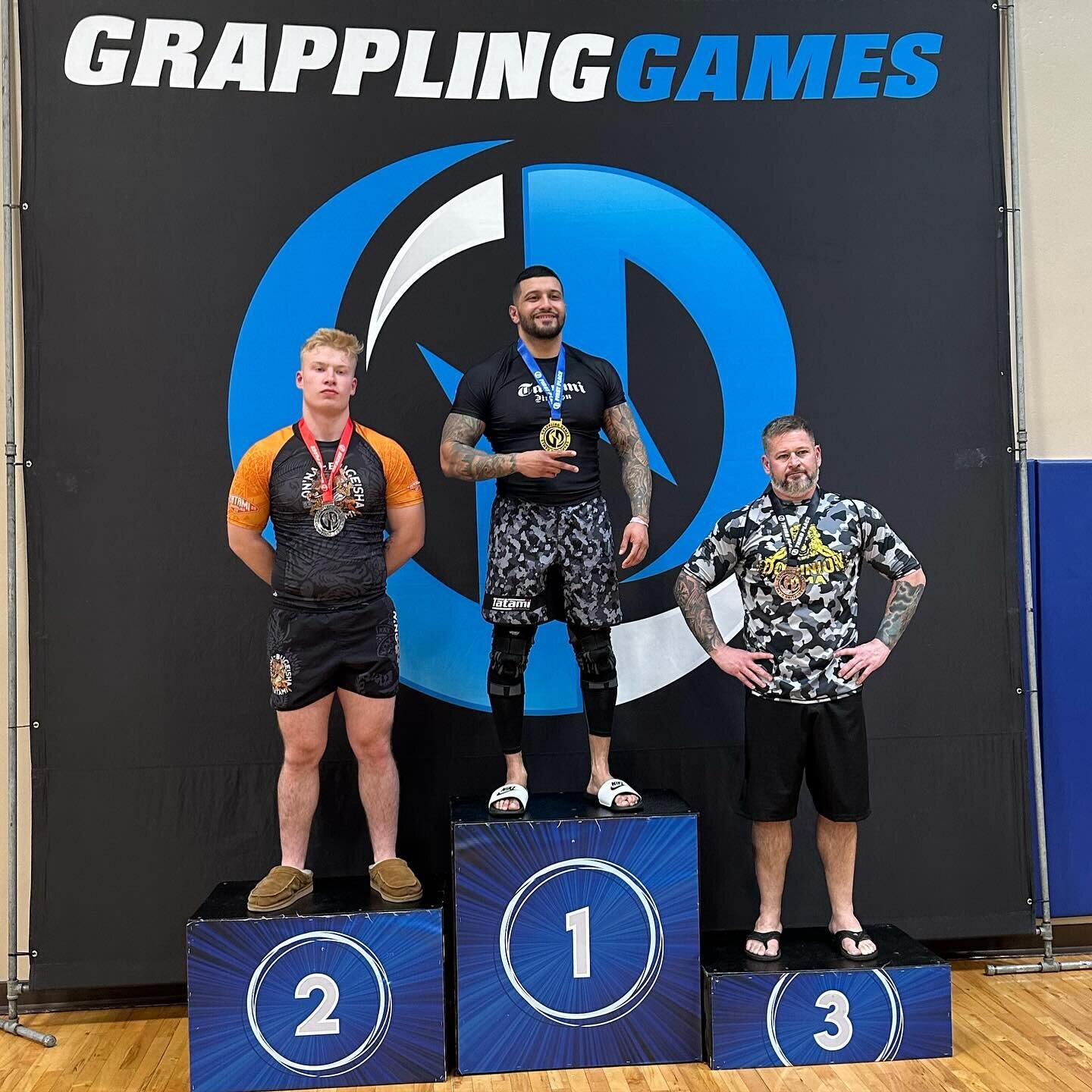 Shout out to Adam who went out and competed yesterday and earned himself a gold medal! Great work Adam! We are beyond proud of your efforts, your training, your determination and motivation! 🤙 OSS! 

#viannabrothers #chicagobjj #dviannabjj #pedrovia