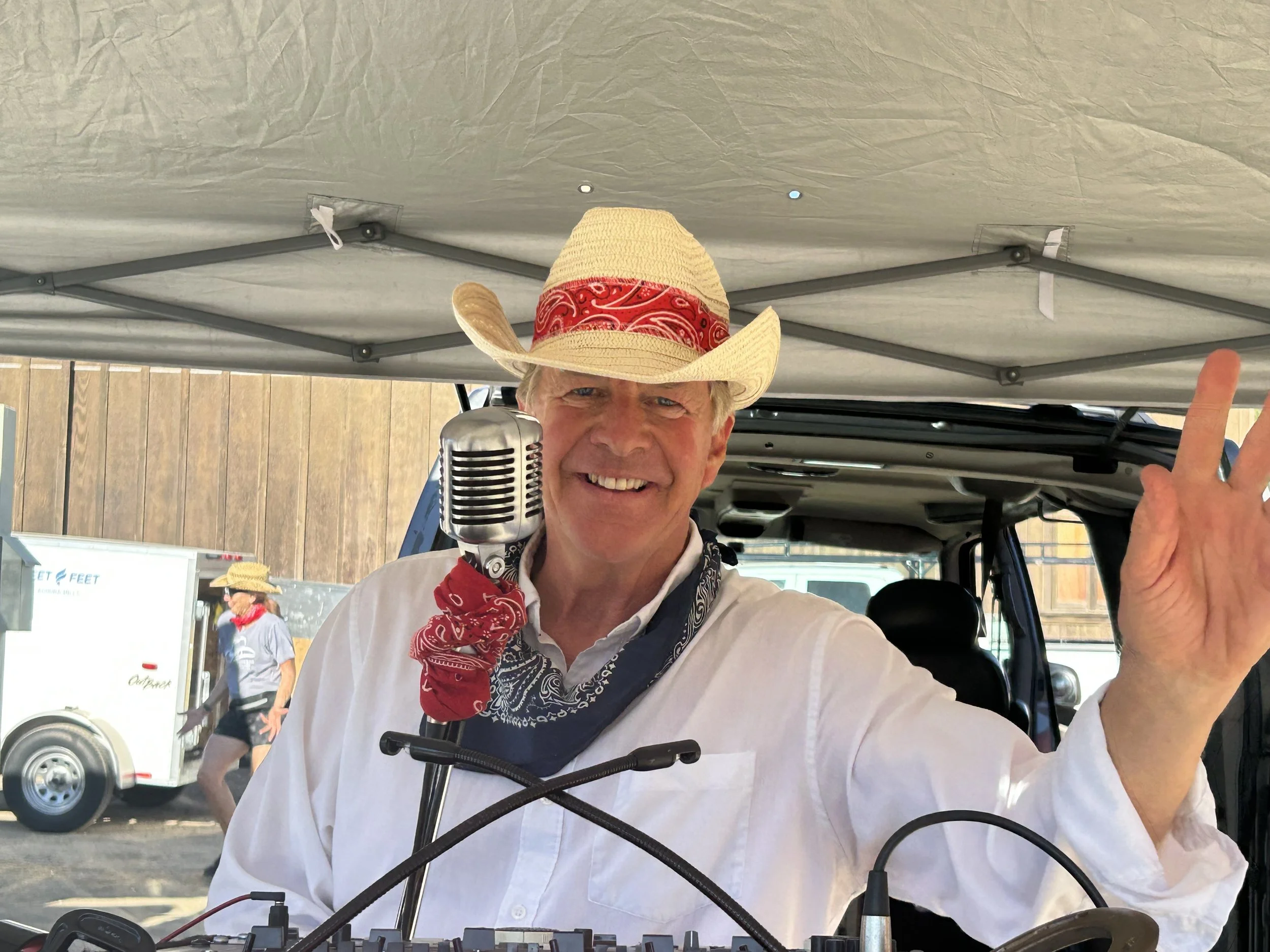  DJ Brian Fitzgerald entertained the runners, walkers and spectators 