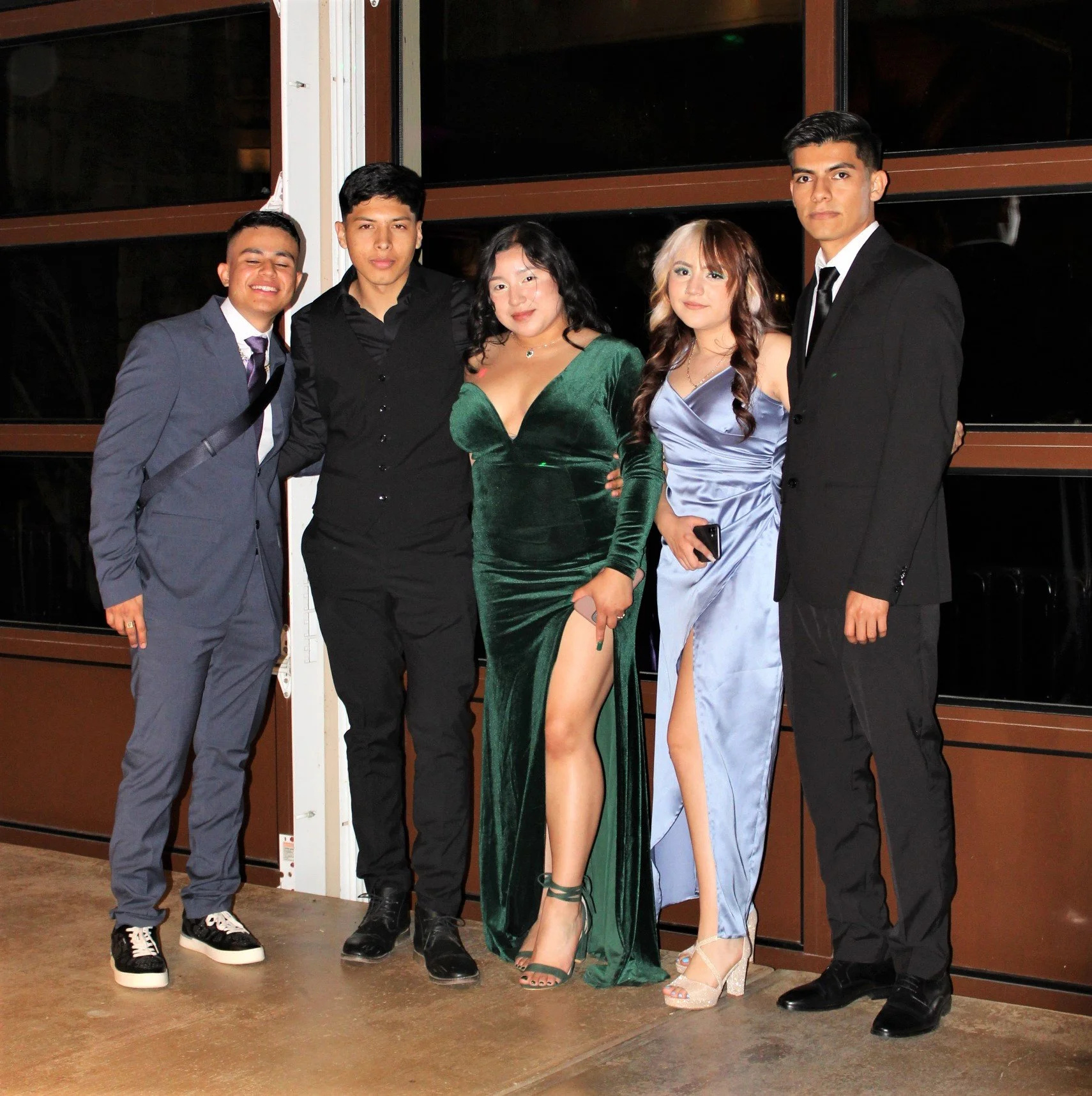 5 friends inside on platfrom 2.JPG
