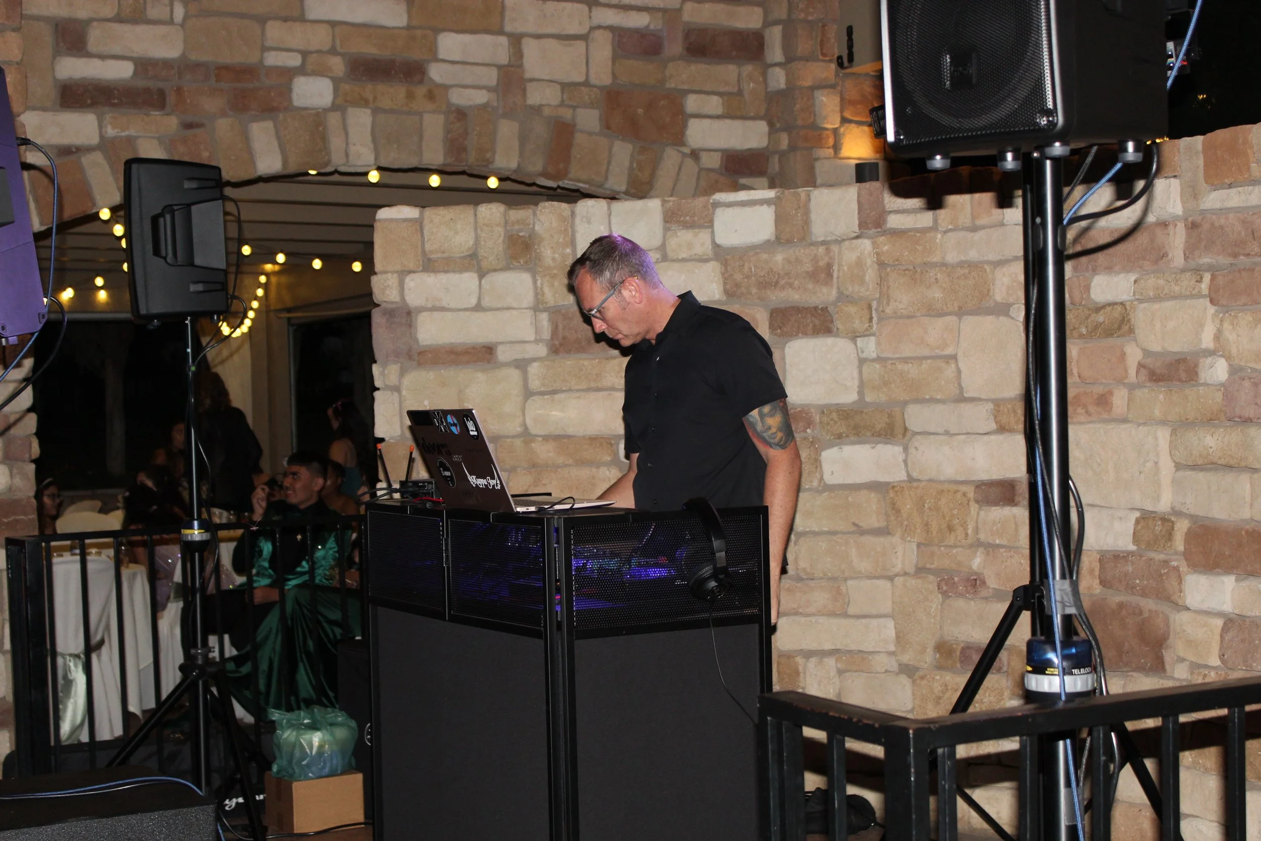 DJ.JPG