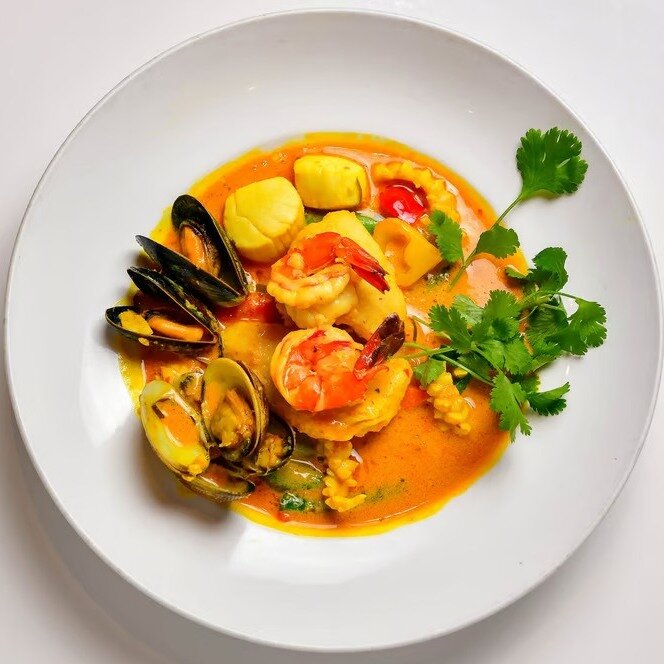 Join us tonight for a delicious serving of Seafood Gulai with Vegetables &amp; Rice, priced at just $23 every Wednesday! Enjoy this rich and aromatic dish at any Banana Leaf location, excluding Davie.

*Image for illustration purposes only.

#bananal