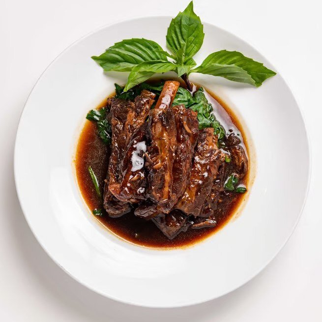 Get ready for a mouthwatering Monday! Our Nyonya Braised Pork Side Ribs are tender, fall-off-the-bone perfection served with spinach and rice for $23. Available at all Banana Leaf locations except Davie. Dive into deliciousness tonight! 🍖

*Image fo