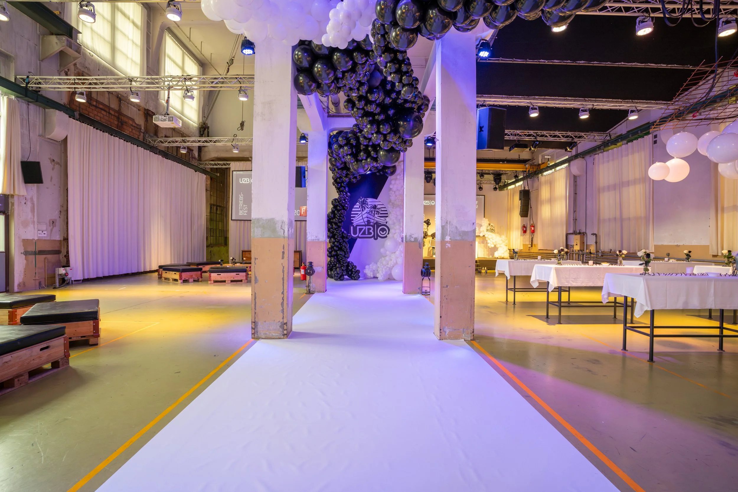 BLACK AND WHITE PARTY DECORATION