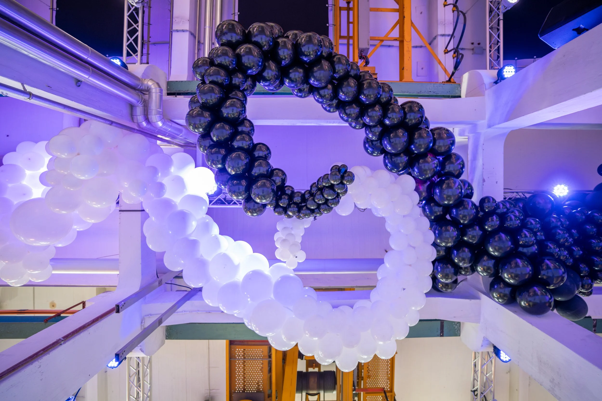 BLACK AND WHITE PARTY DECORATION