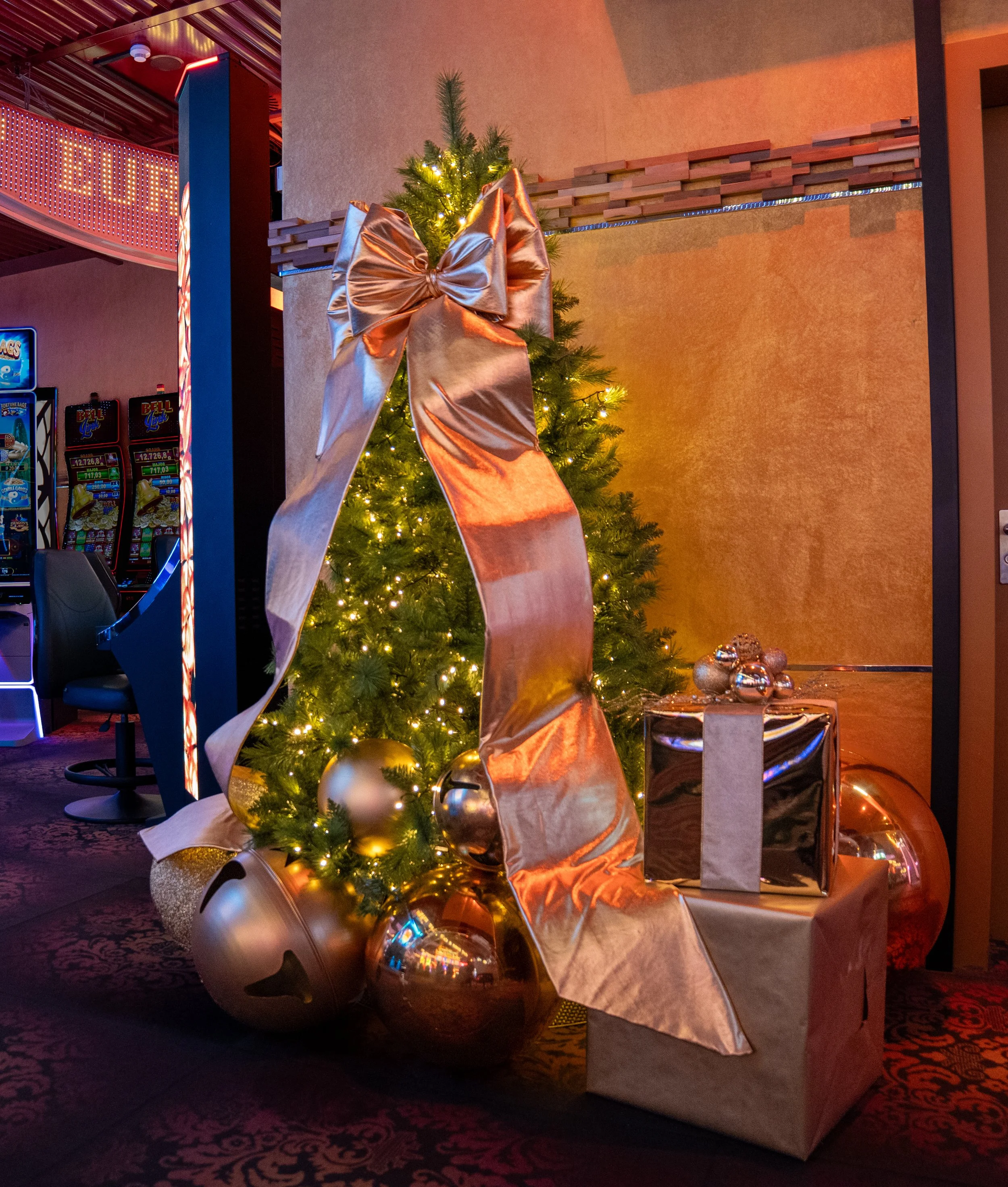 CASINO HOTEL CHRISTMAS DECORATION