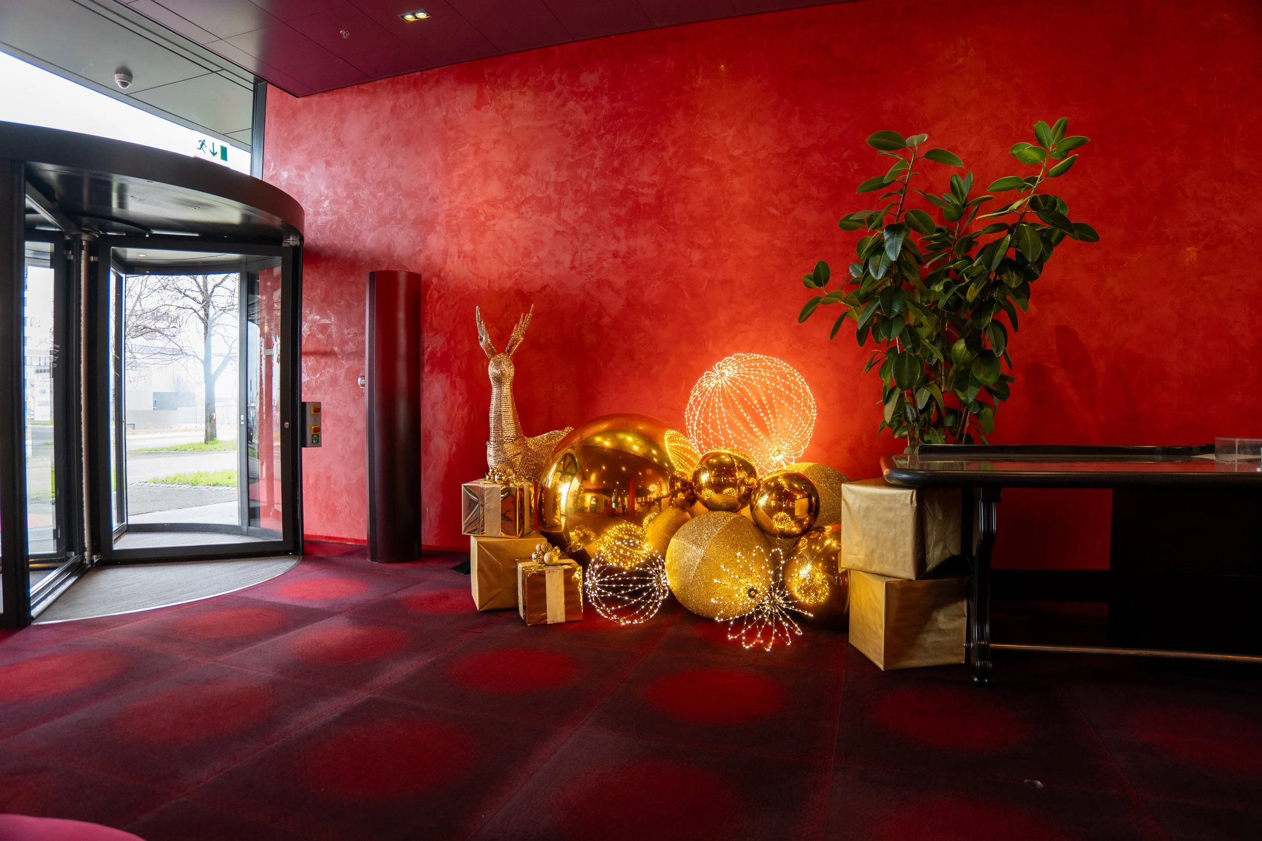 CASINO HOTEL CHRISTMAS DECORATION