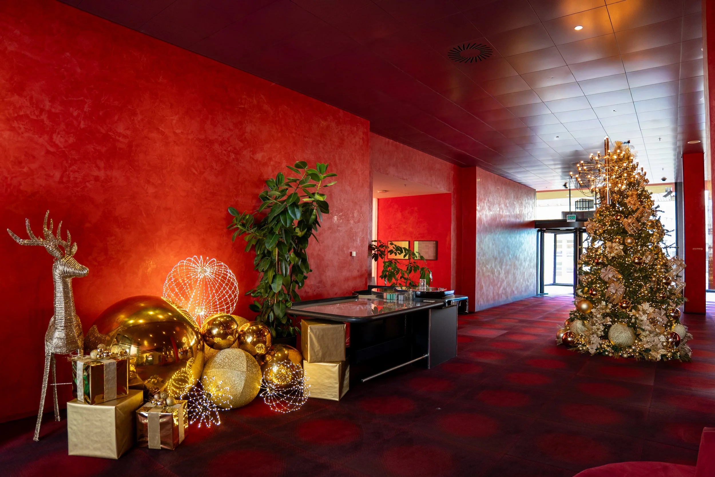 CASINO HOTEL CHRISTMAS DECORATION