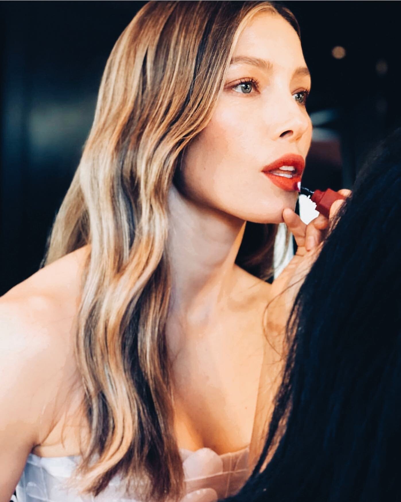 More fall color inspiration! Take your #summerblonde down a notch with some dramatic #lowlights and a #sandy #colorgloss @jessicabiel @hairbyadir @traceycunningham1  @lorealpro
