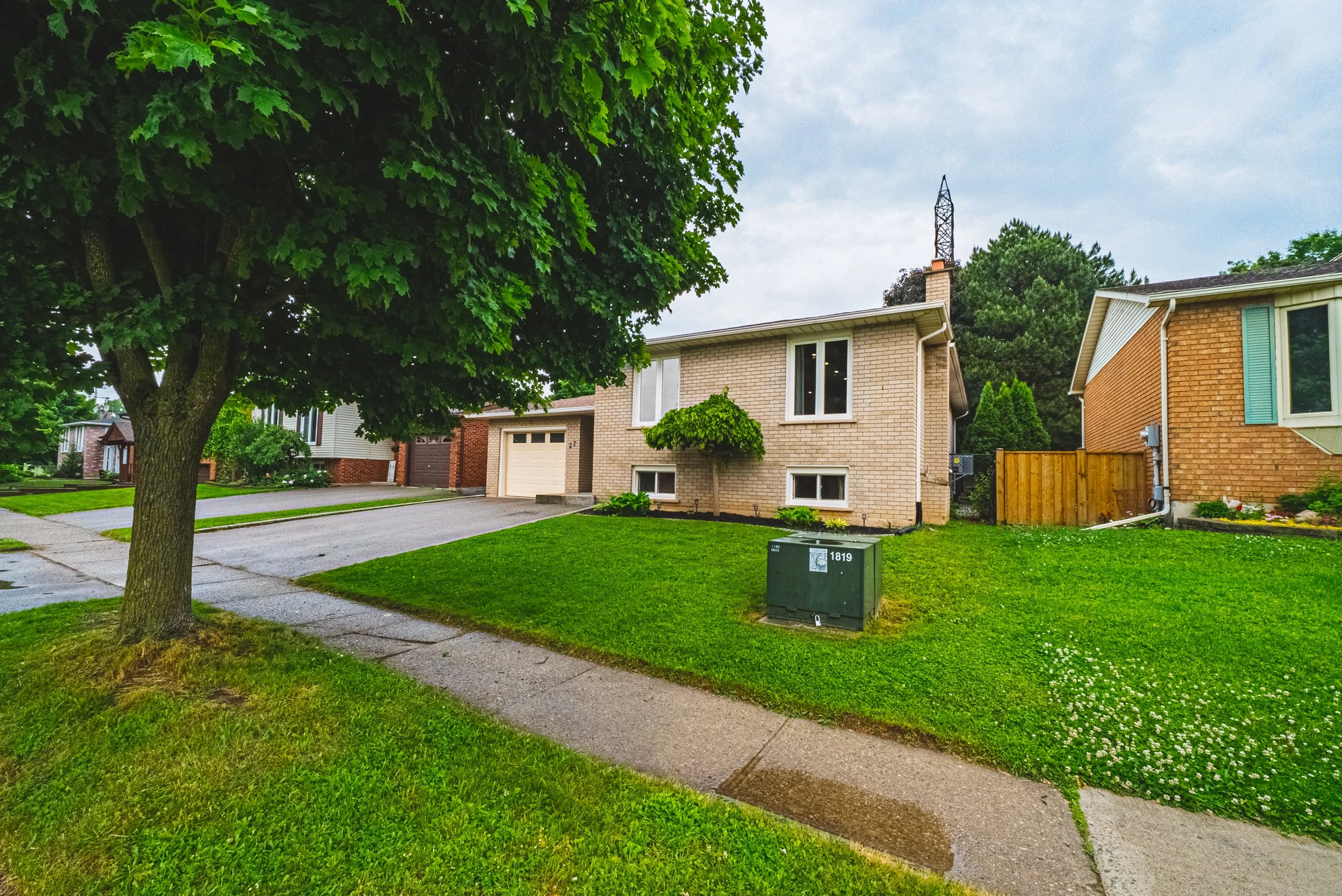 2-27 Ludlow Crescent, Brantford.jpg