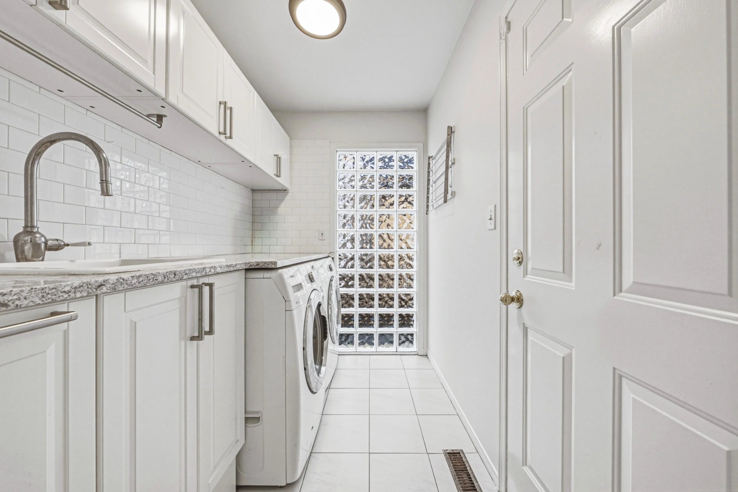 20 - 21 Moss Blvd, Dundas.jpg