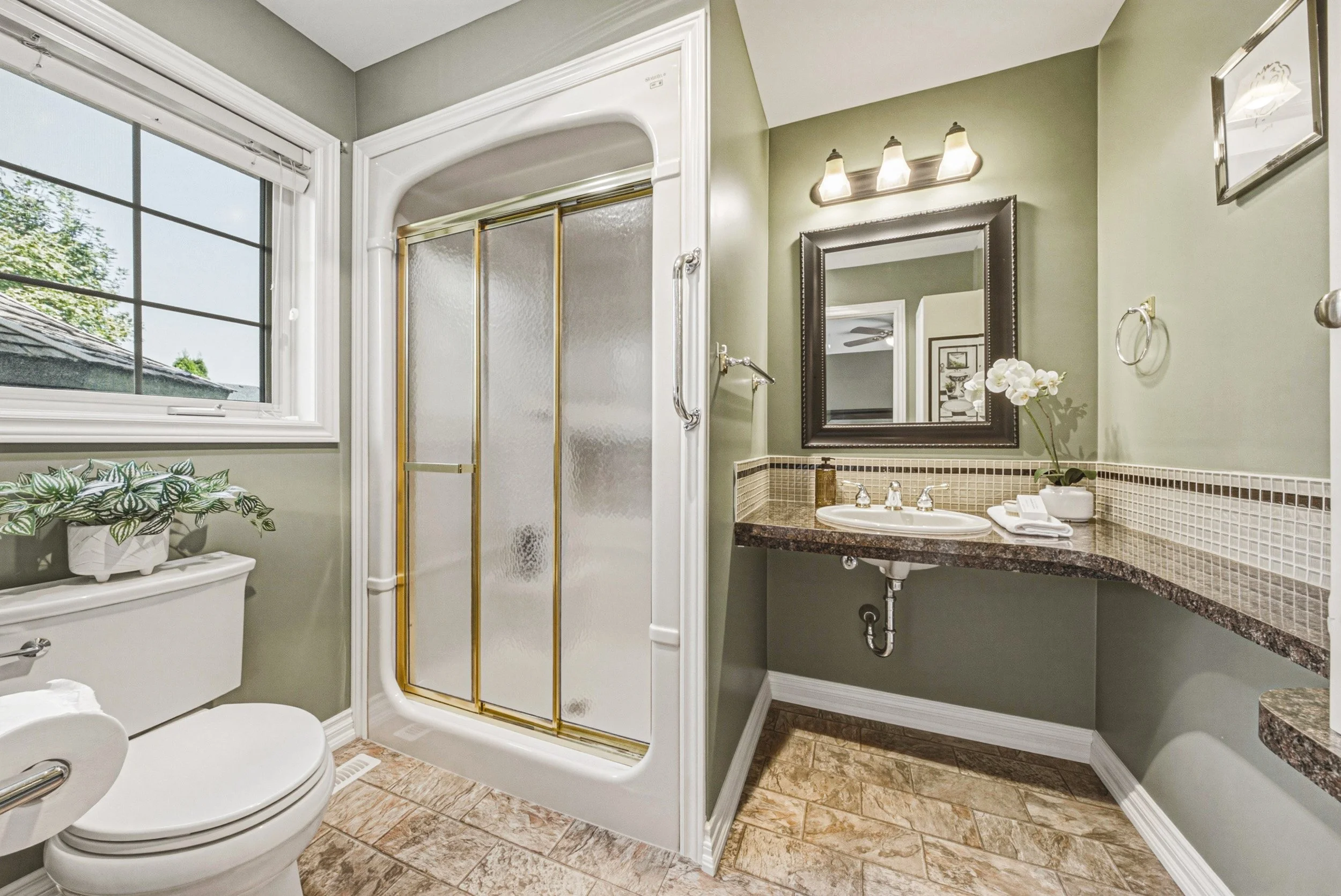 19 - 4011 Azalea Cres, Lincoln.jpg