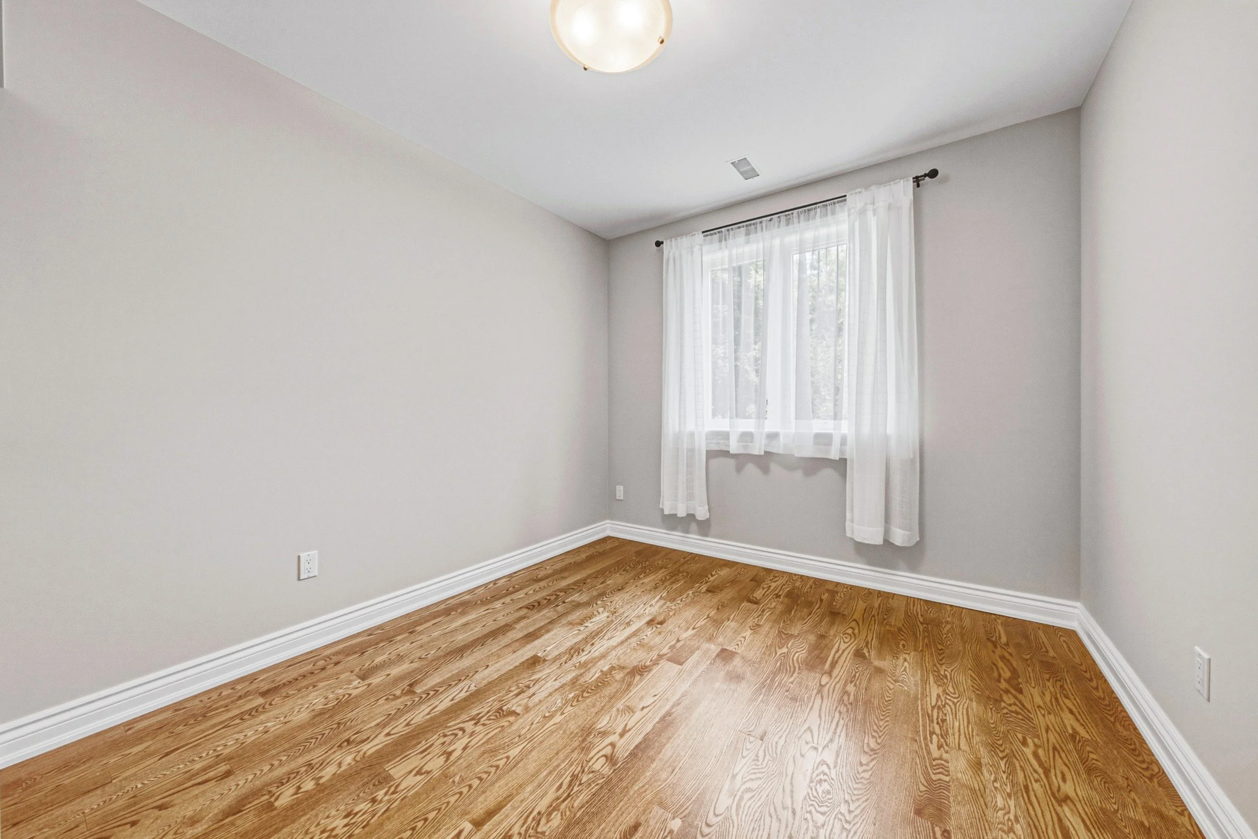 26 - 471 The Kingsway, Etobicoke.jpg