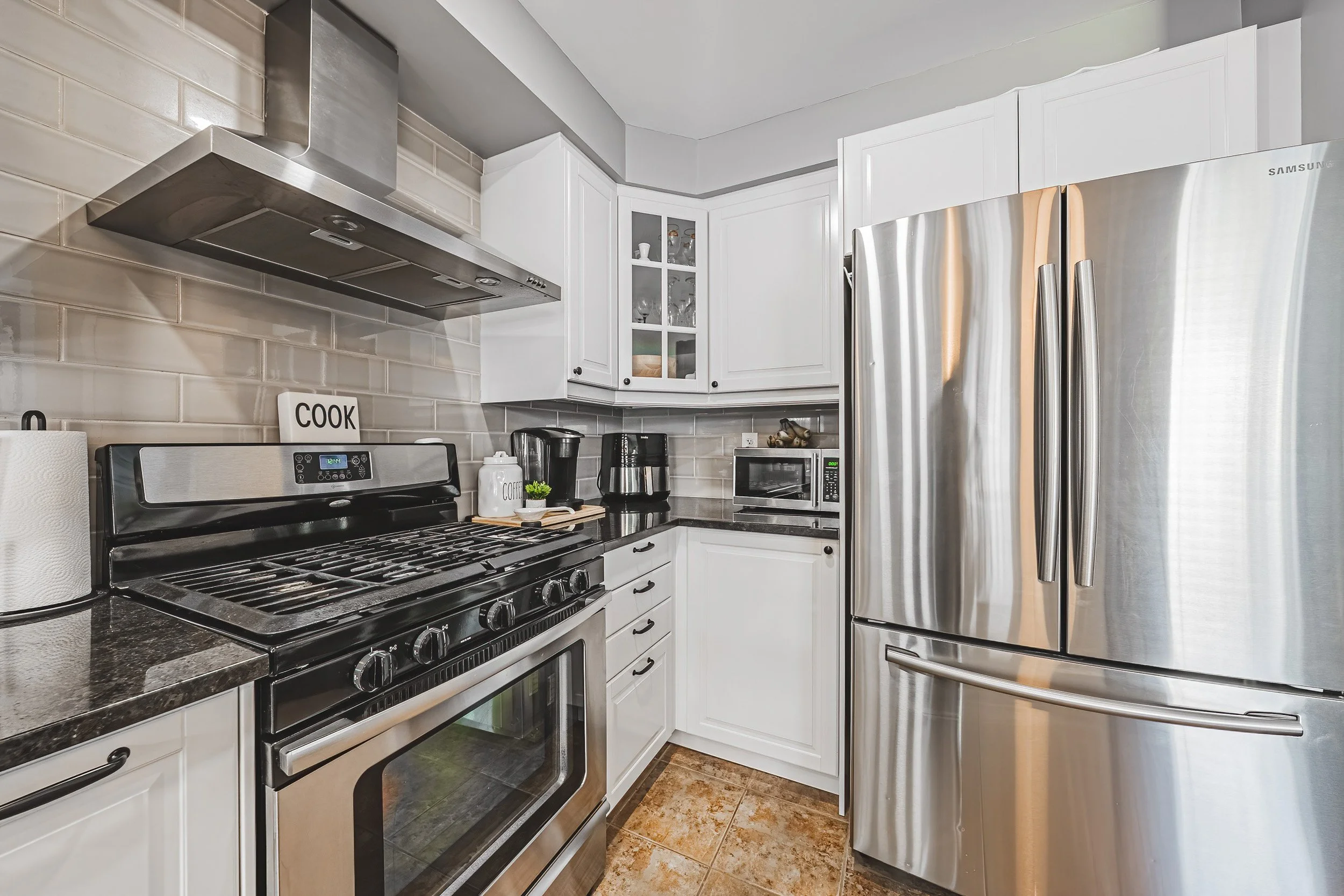 9 - 142 Bradley Ave, Binbrook.jpg