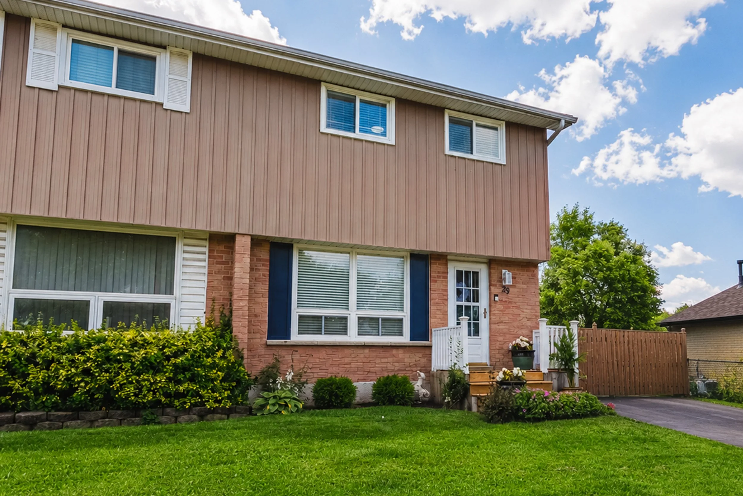 4 - 29 Hopewell Cres EXT.jpg