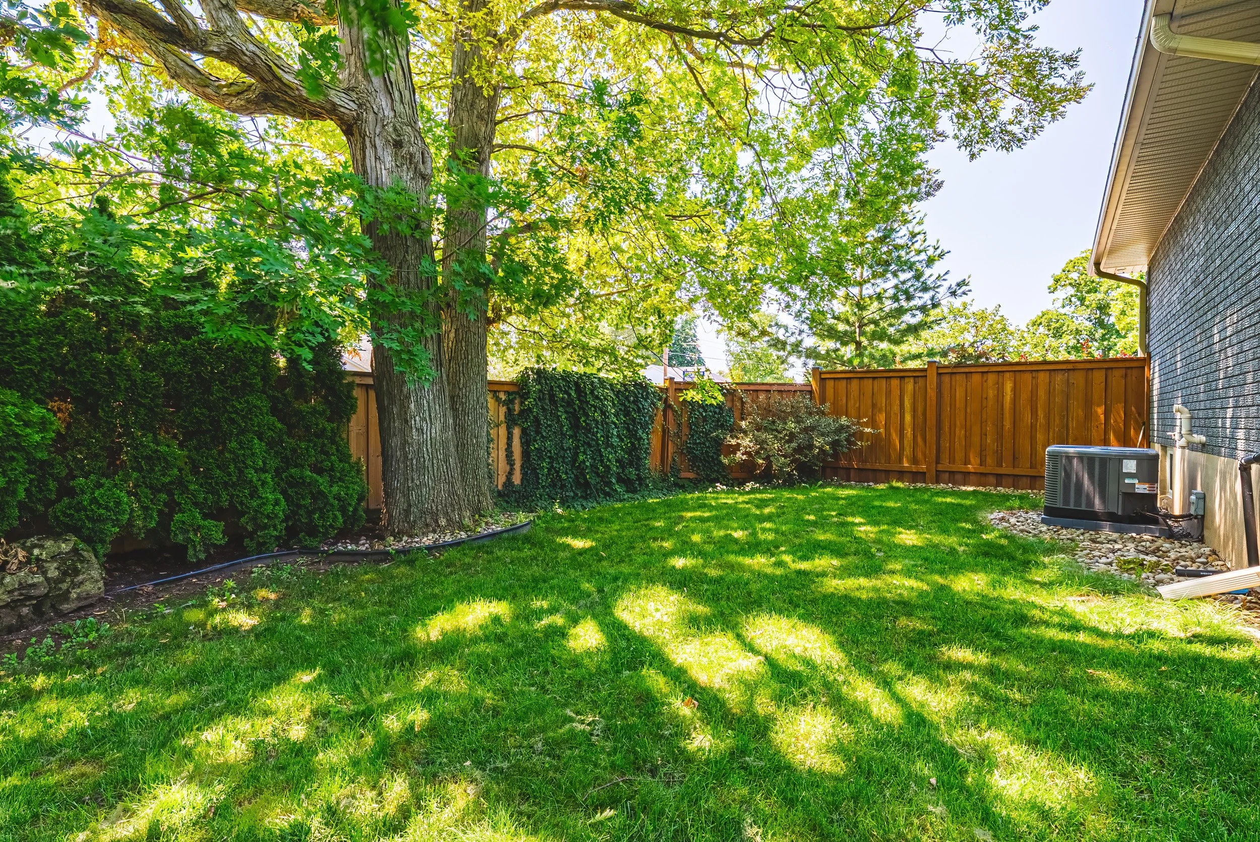 52 - 3384 Manfred Dr, Burlington.jpg