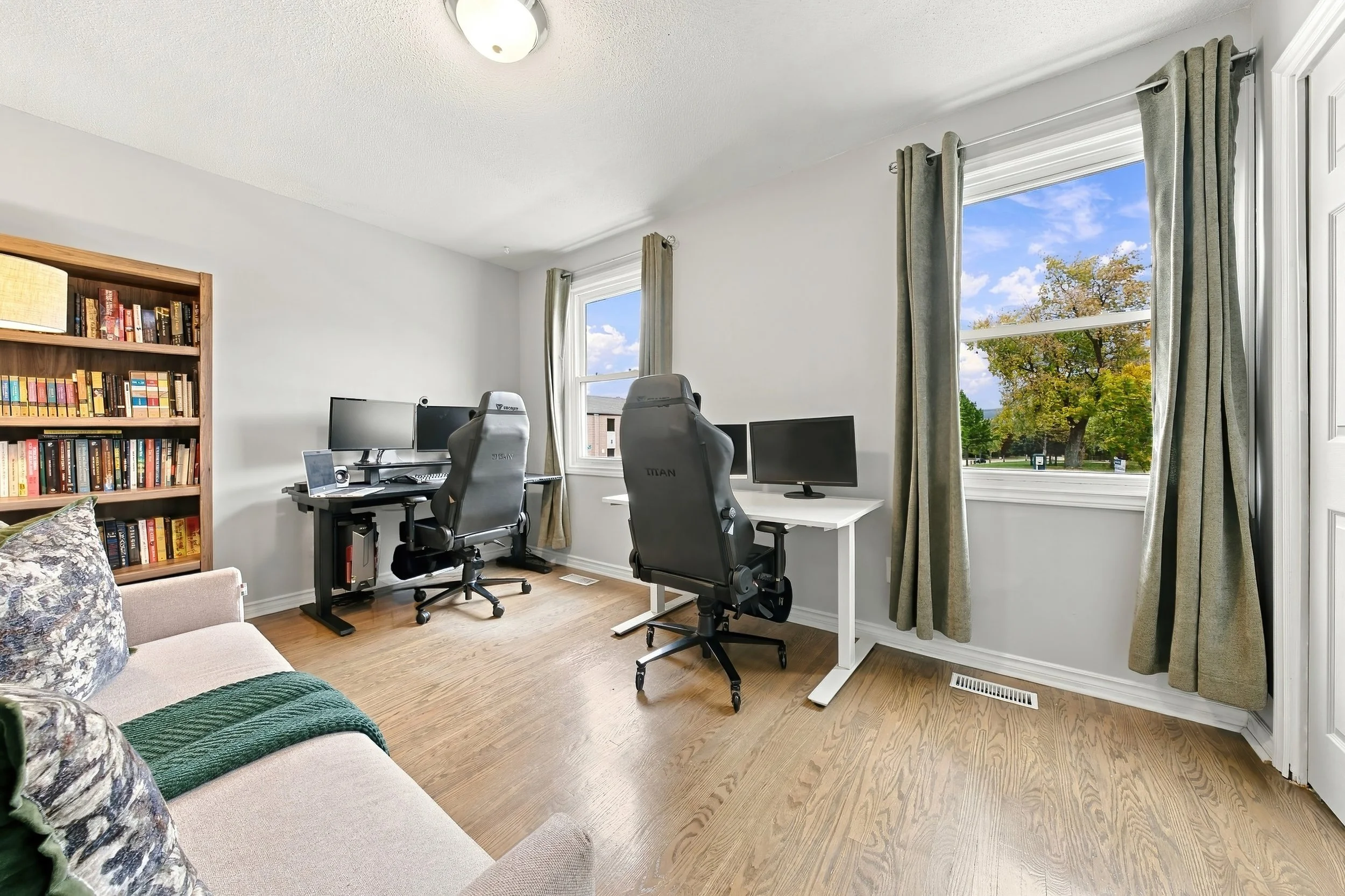 21 - 429 Limeridge Rd W, Hamilton.jpg