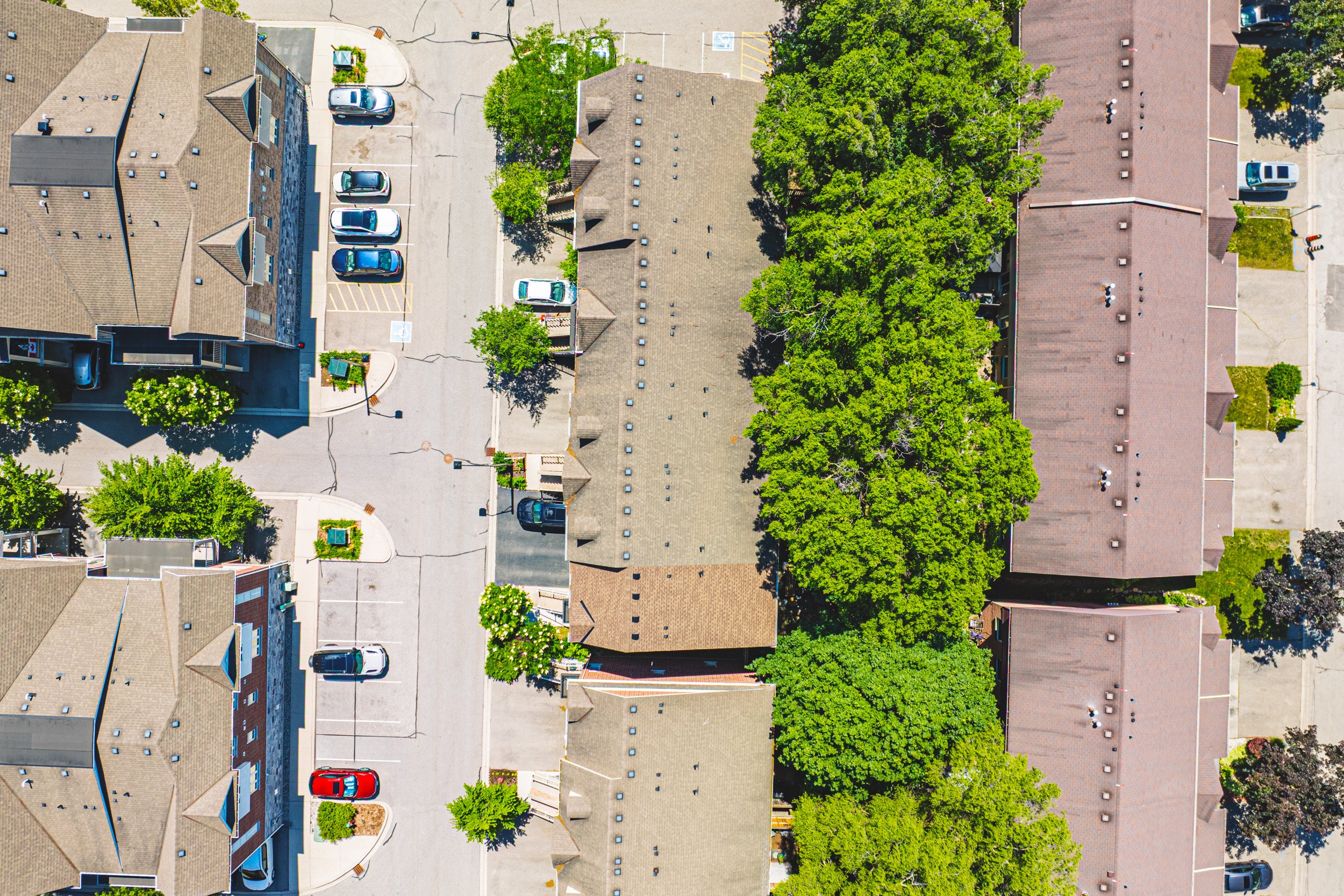 28 - 14-18 Plains Rd W, Burlington.jpg