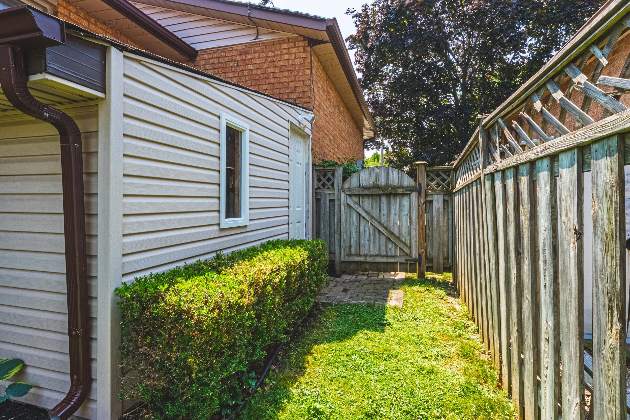35 - 2206 Donald Rd, Burlington.jpg