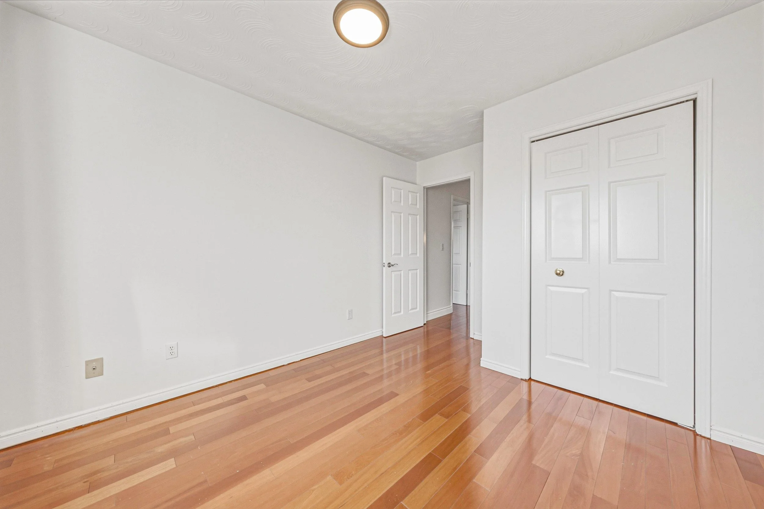 31 - 21 Moss Blvd, Dundas.jpg