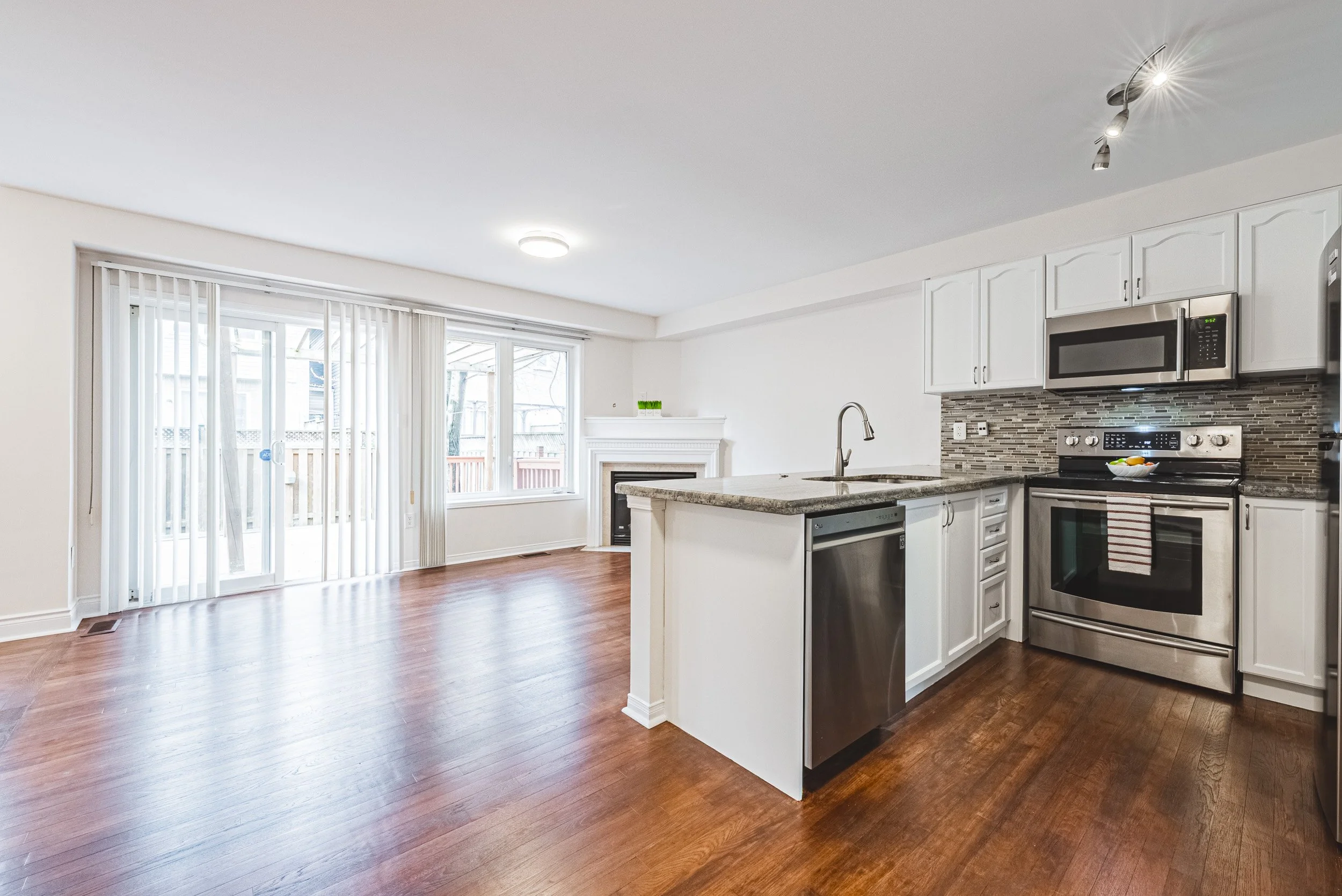 7 - 2412 Curtis Rd, Burlington.jpg