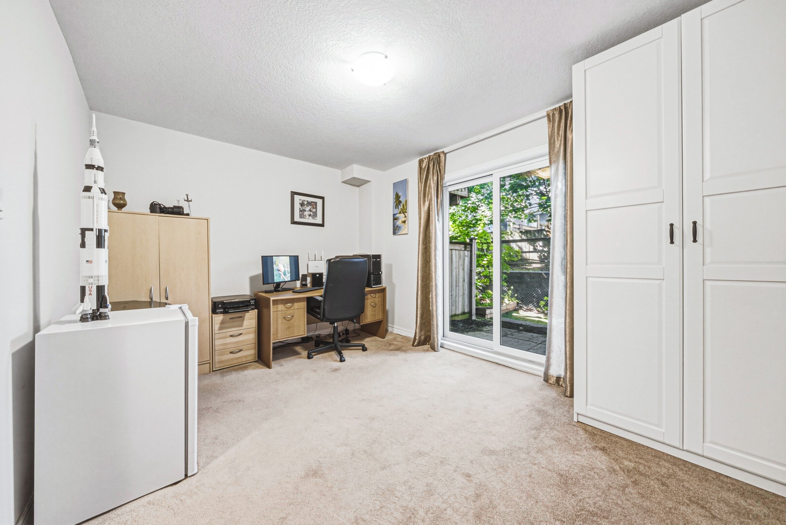 22 - 14-18 Plains Rd W, Burlington.jpg
