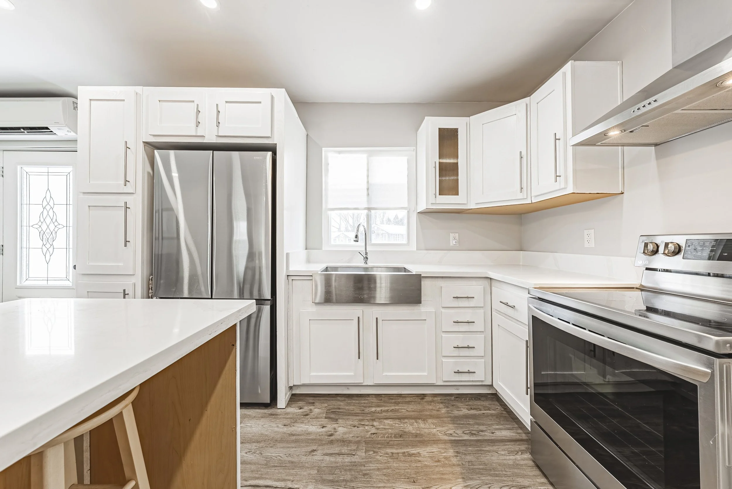 14 - 816 S Coast Dr, Selkirk.jpg