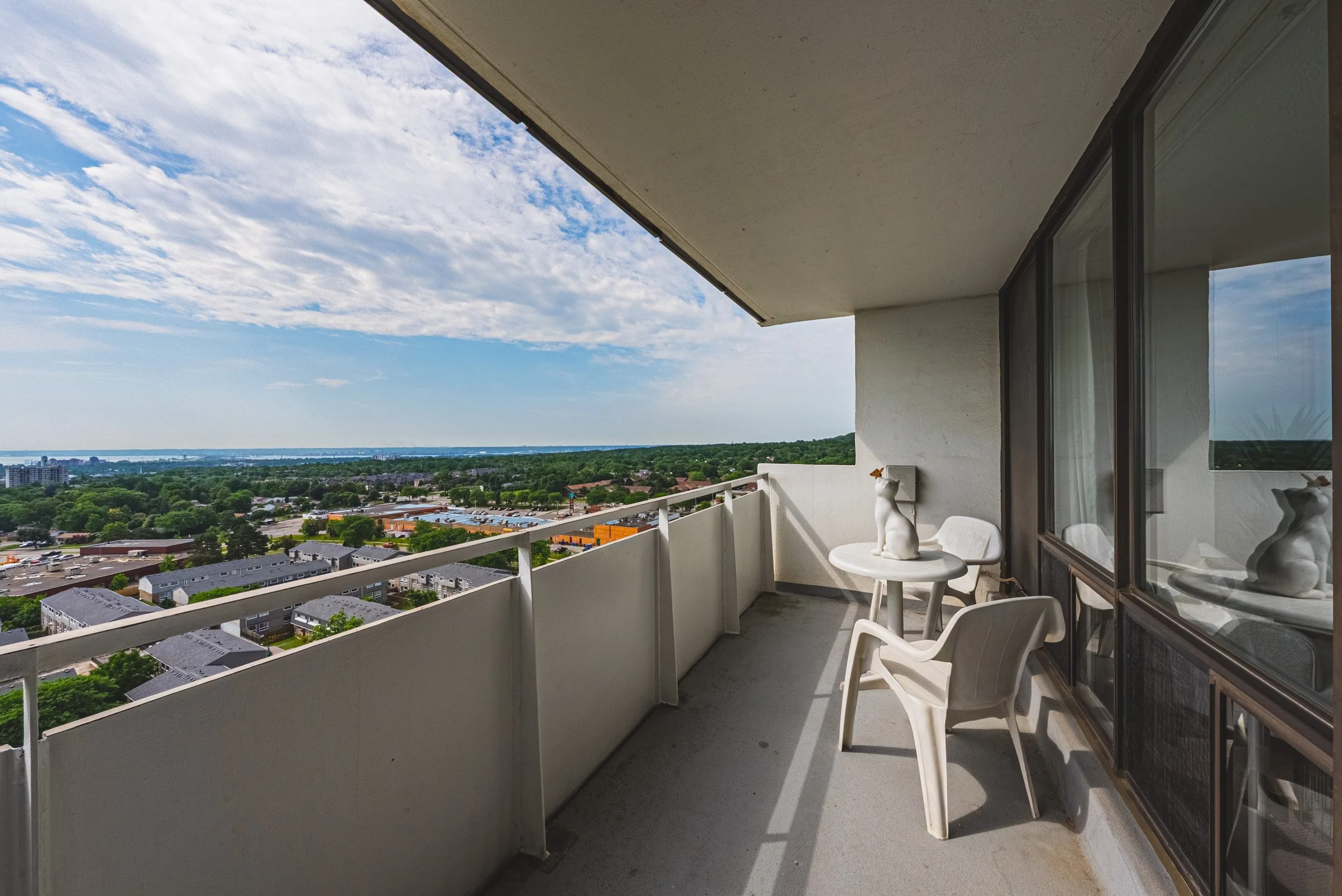 27 - 2055 Upper Middle #1504, Burlington.jpg