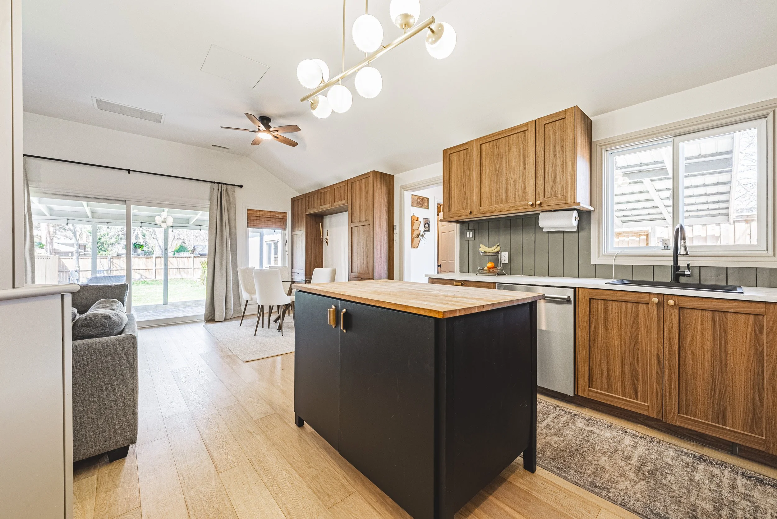 15 - 121 Paisley Blvd E, Mississauga.jpg