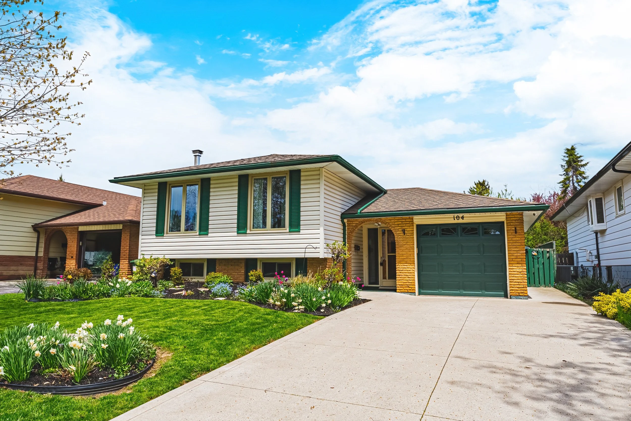 2 - 104 Gardiner Dr, Hamilton.jpg