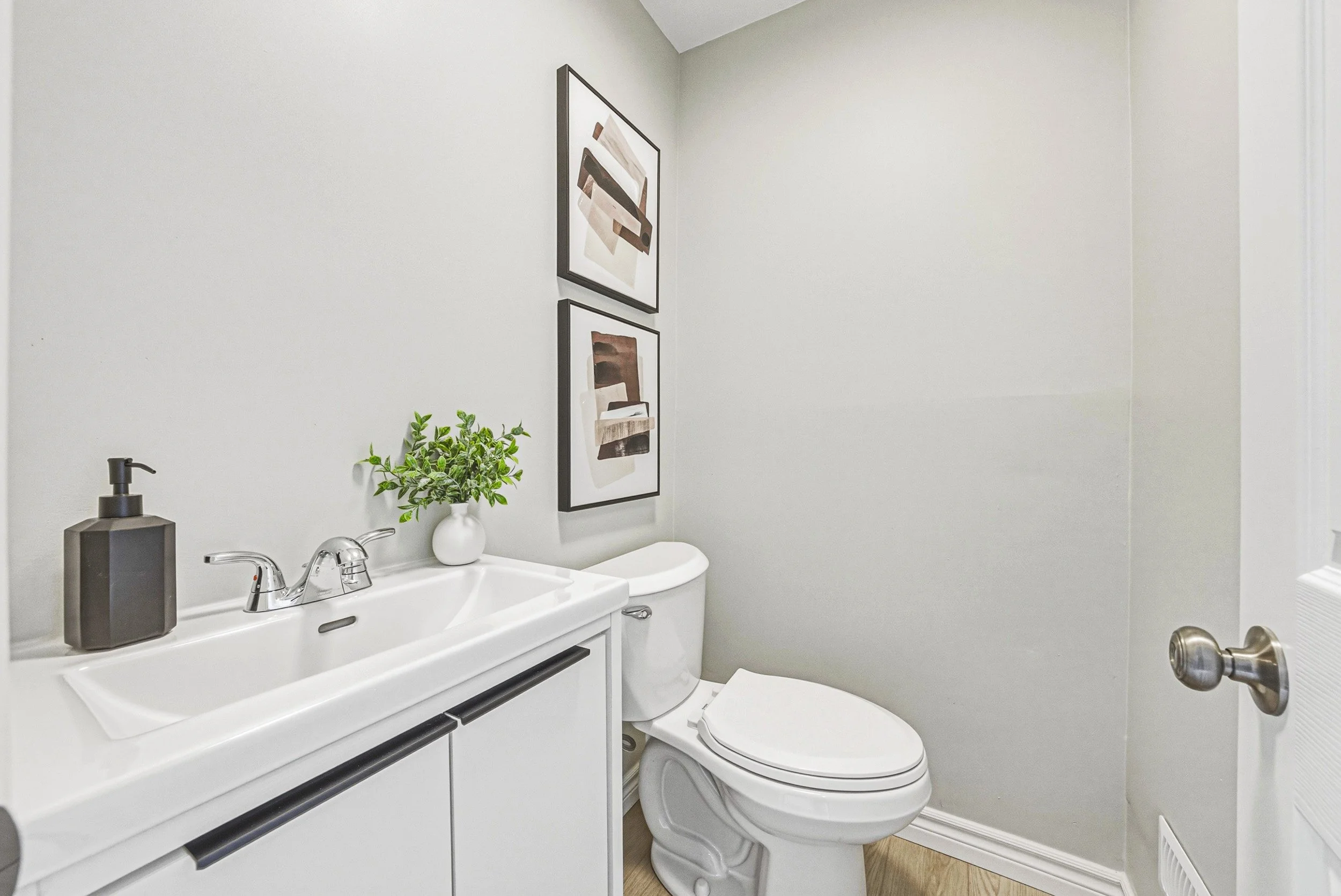 28 - 2-64 Bronte St, Milton.jpg