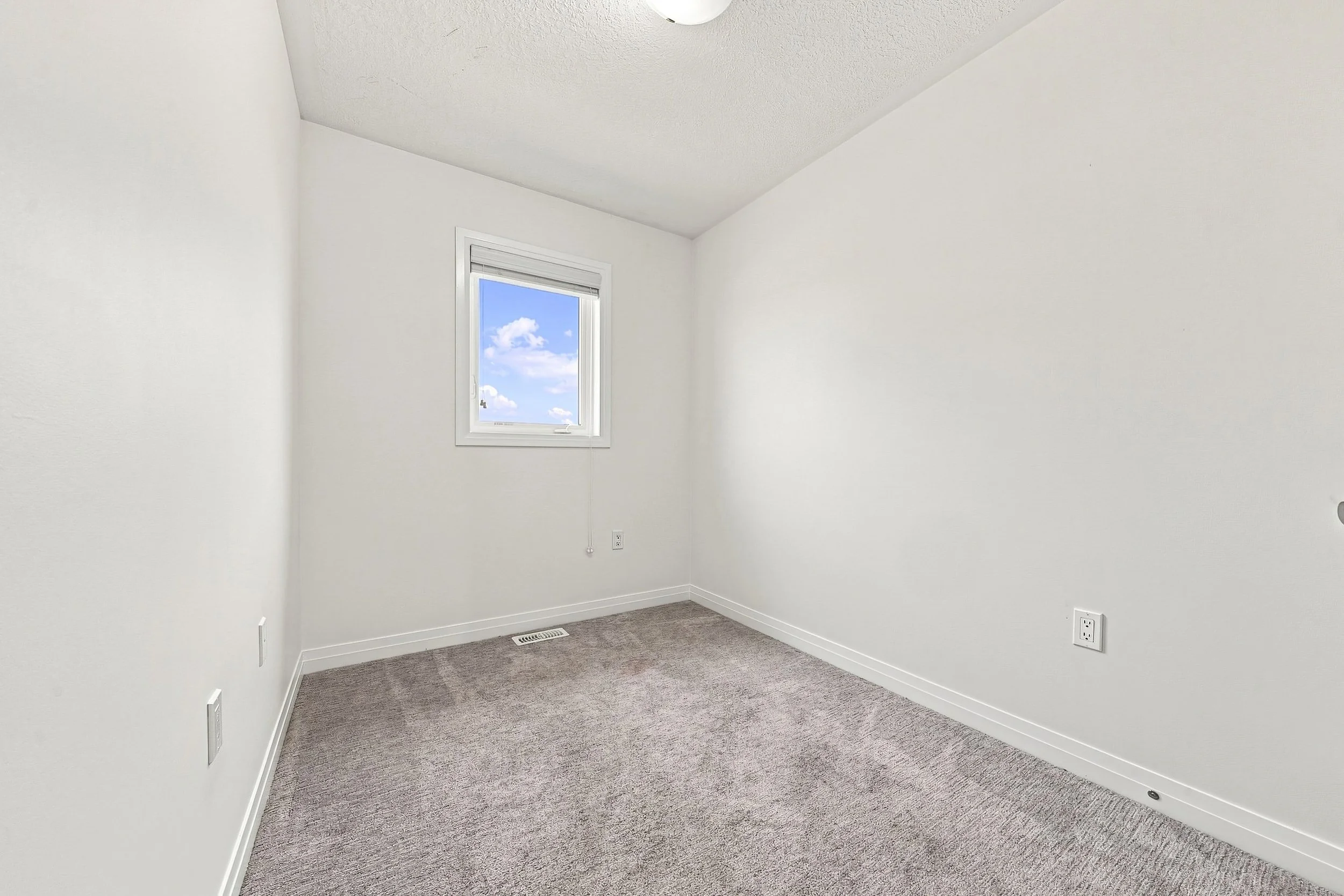 19 - 94 Laguna Village Cres, Hamilton.jpg