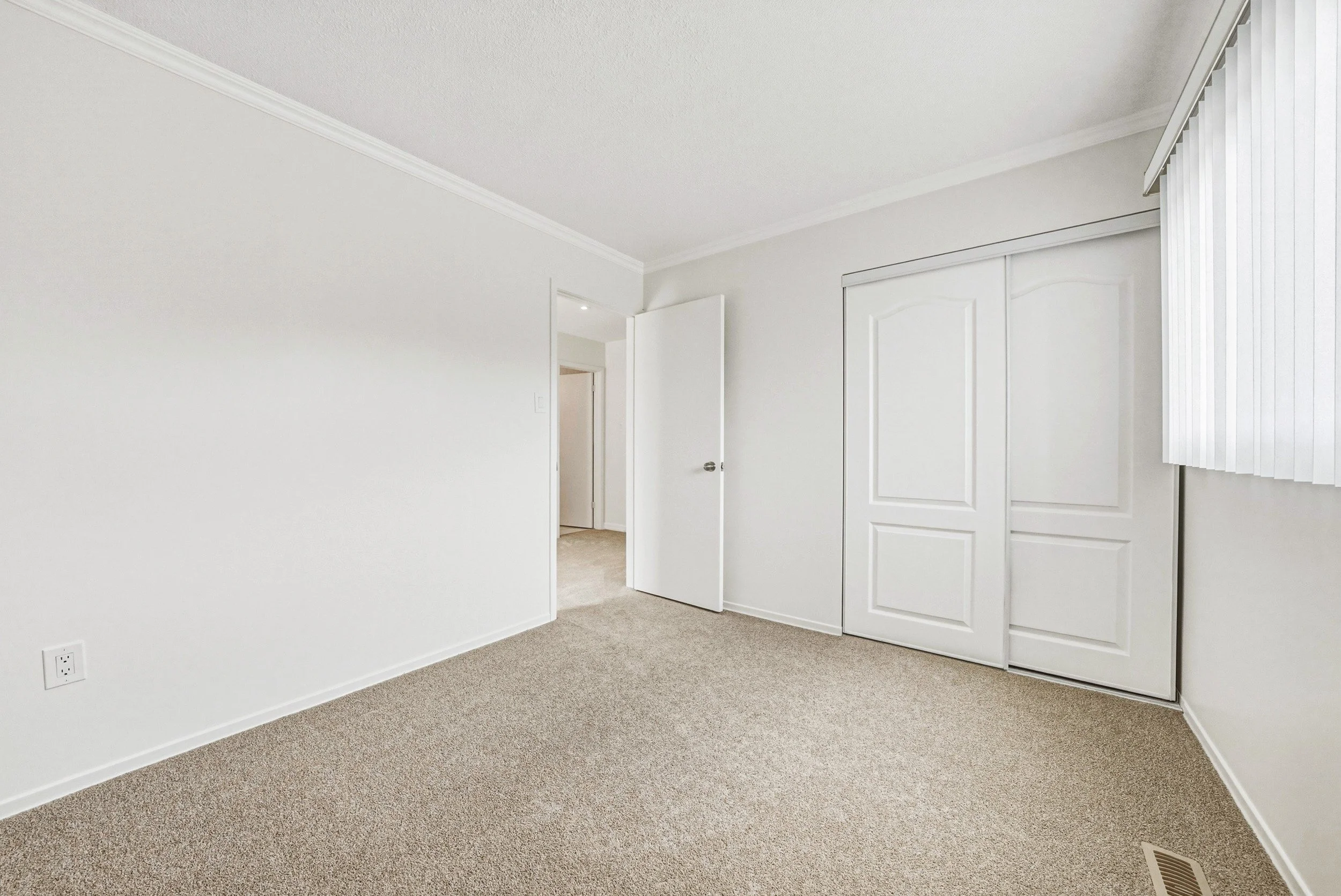 21 - 4 Mount Forest Dr, Brampton.jpg