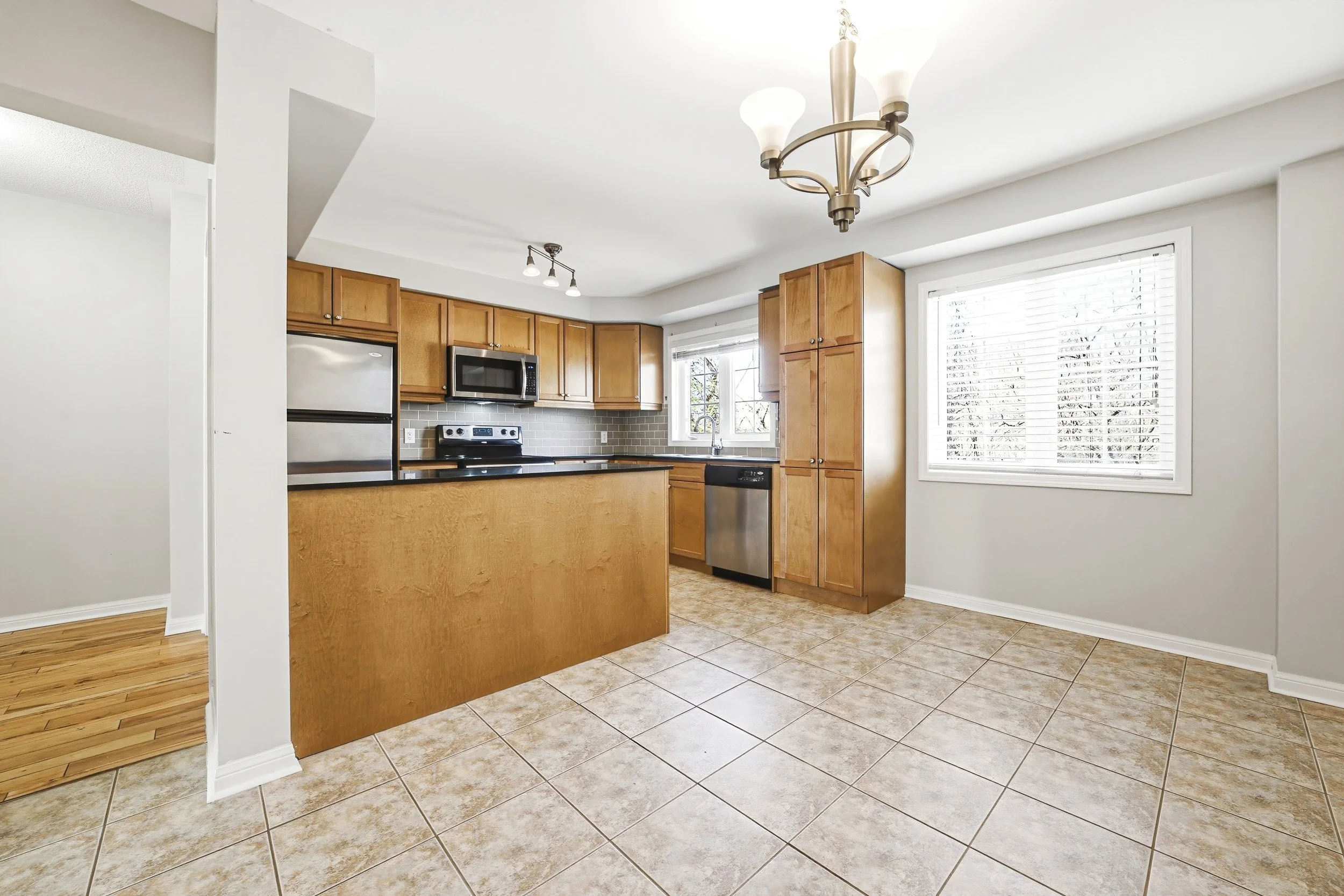 14 - 470 Beach Blvd #8, Hamilton.jpg