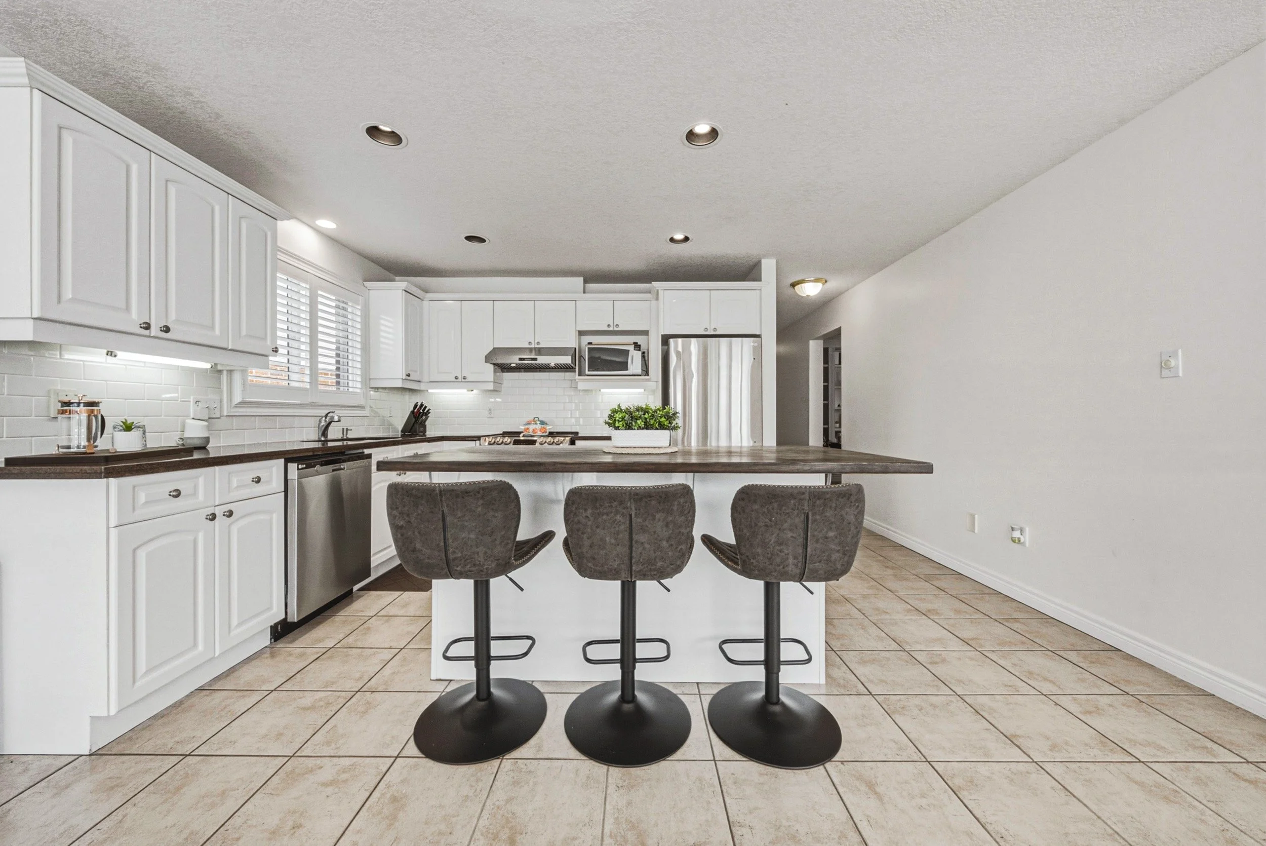 15 - 140 Country Club Dr, Cambridge.jpg