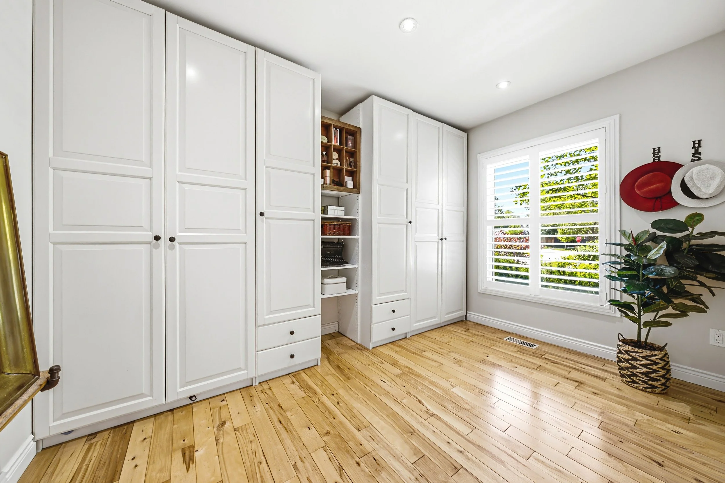 28 - 3384 Manfred Dr, Burlington.jpg