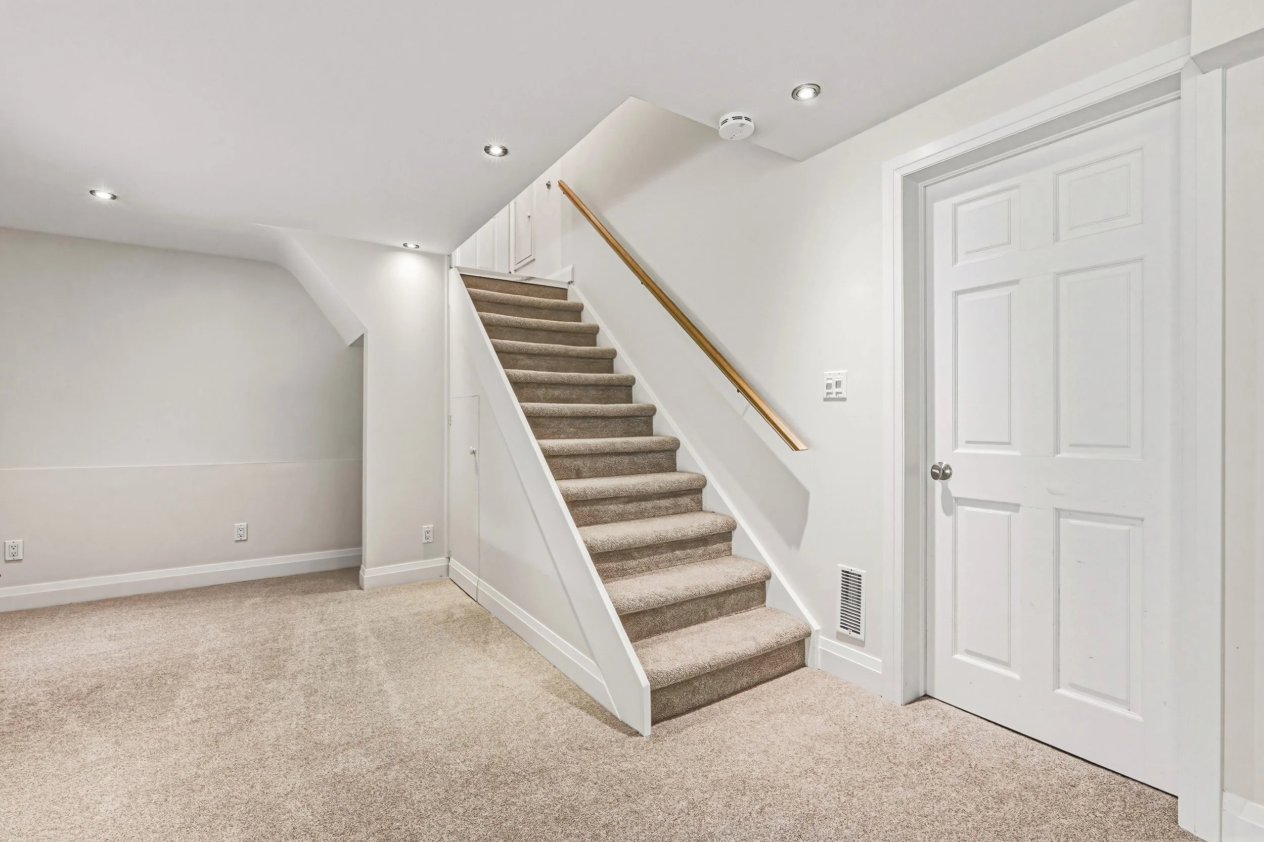 29 - 4897 Victoria Ave N, Vineland Station.jpg