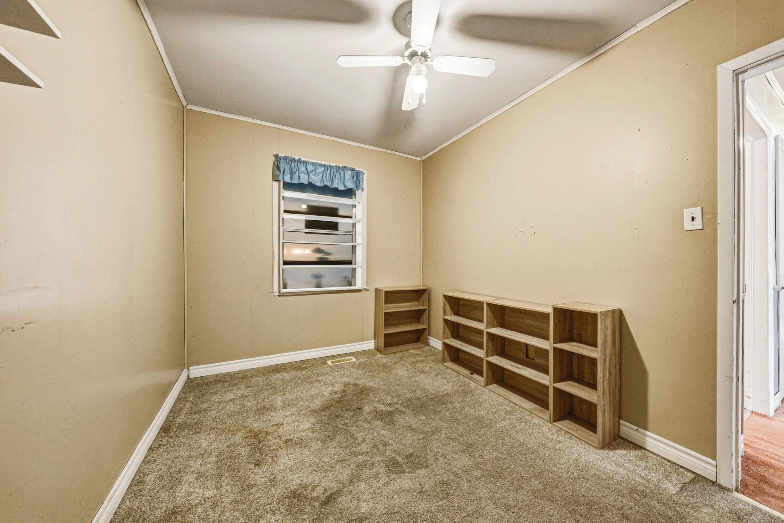20 - 2345 Gibbon St, Burlington.jpg