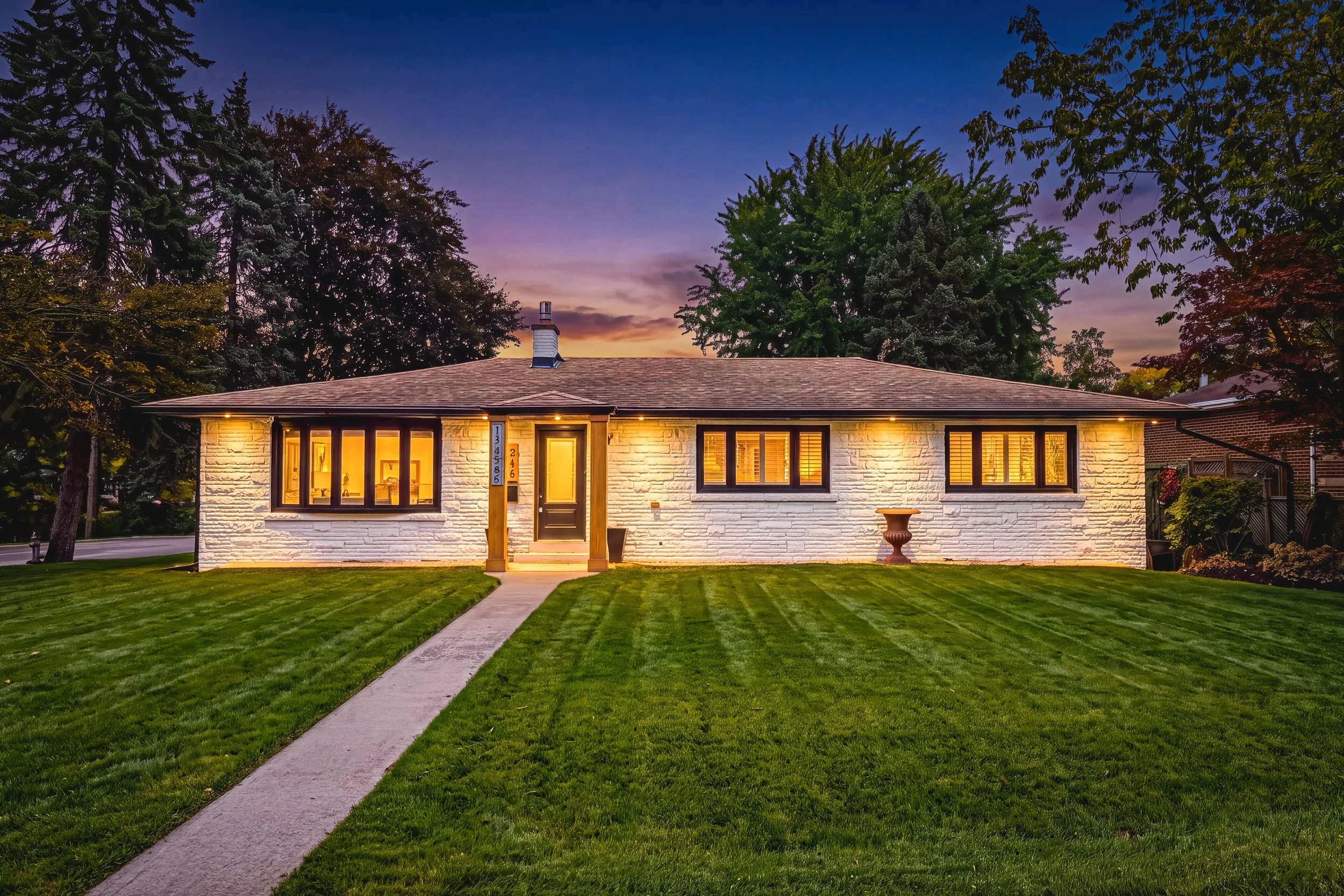 2 - 915 Tanager Ave, Burlington.jpg