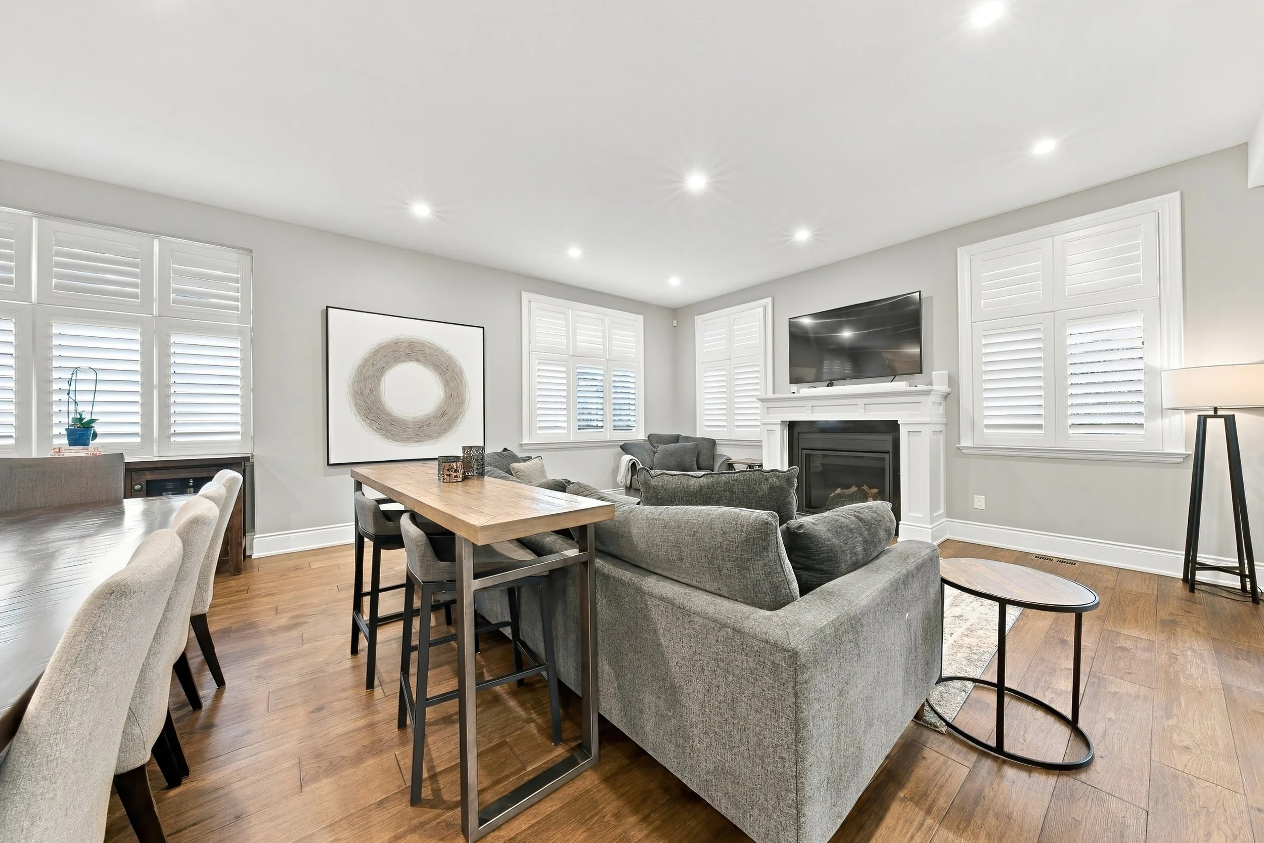 23 - 4369 Lakeshore Rd, Burlington.jpg