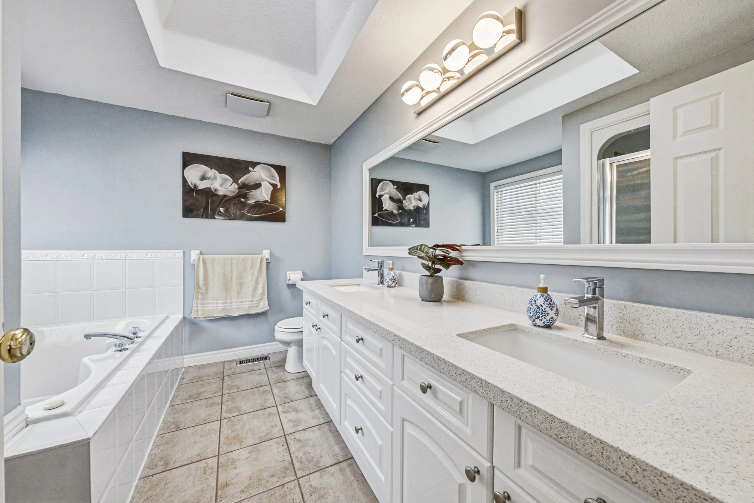 35 - 140 Country Club Dr, Cambridge.jpg