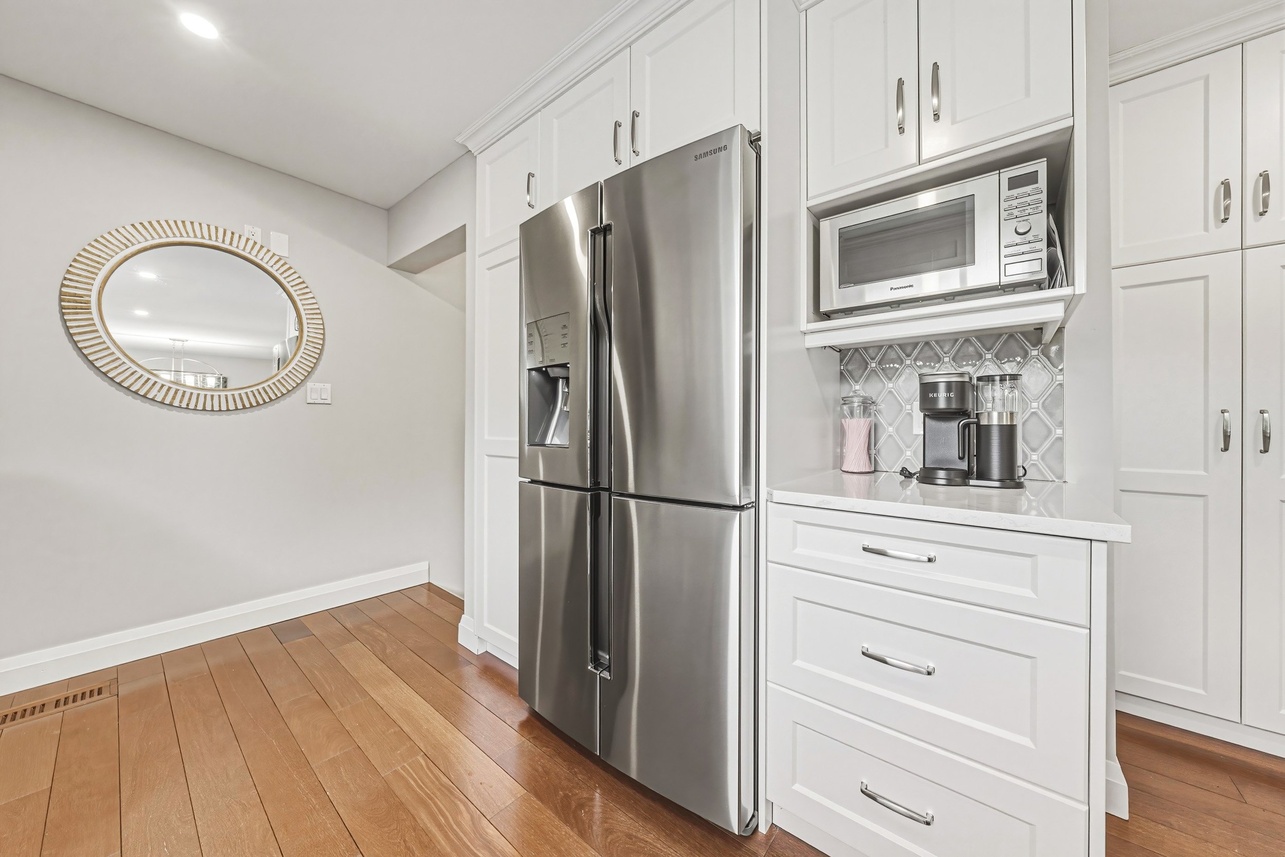 17 - 4897 Victoria Ave N, Vineland Station.jpg